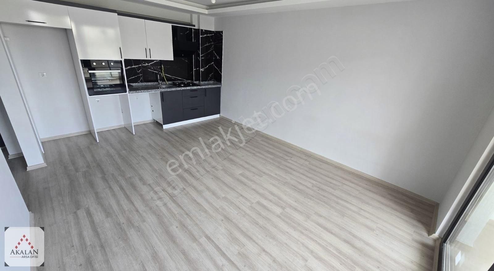 Atakum Körfezde Tramvaya 200metre Satılık 1*1