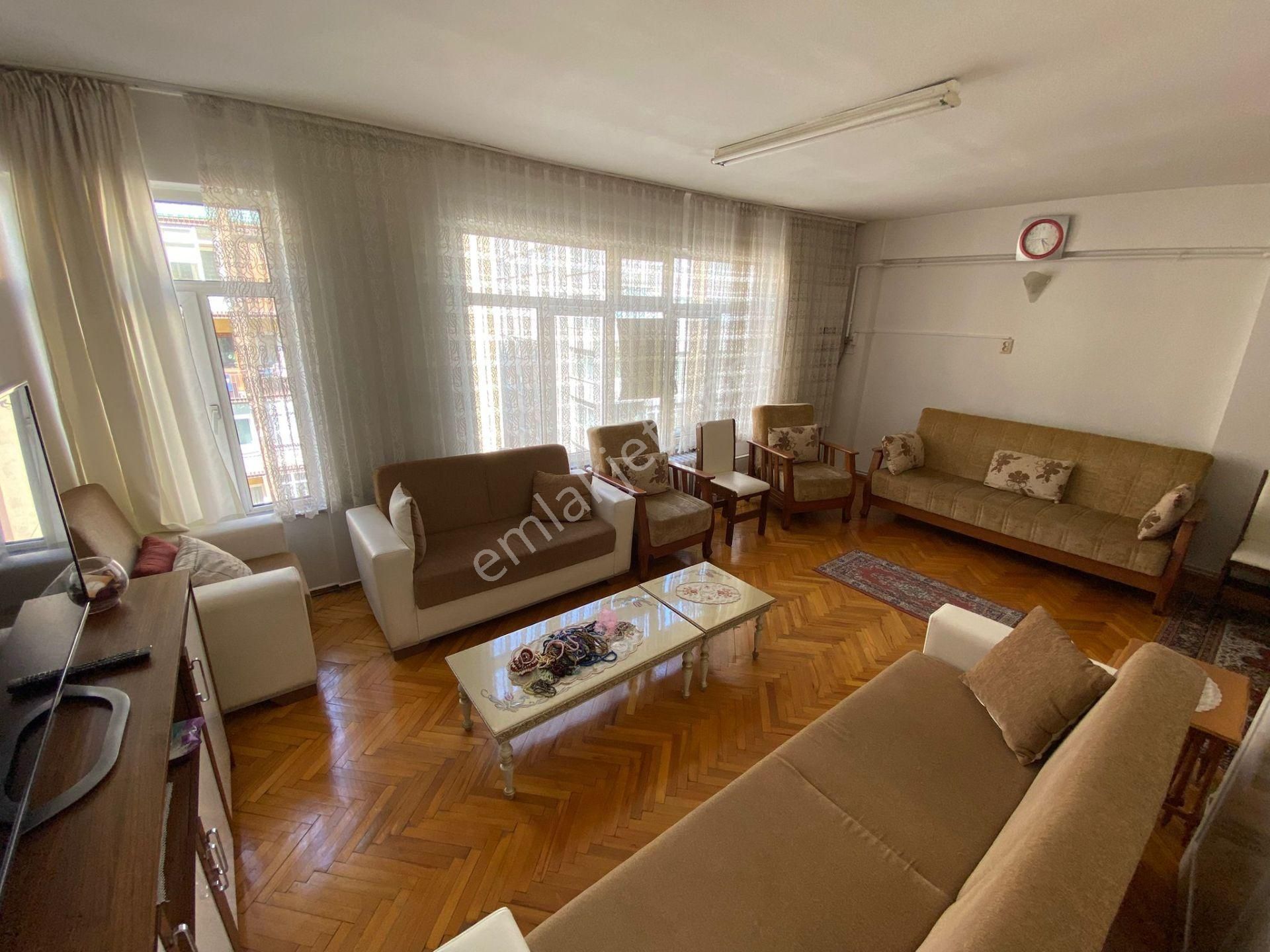 Ap İstasyondan,atatürk Caddesi Üzerinde ,satılık 2+1 Daire