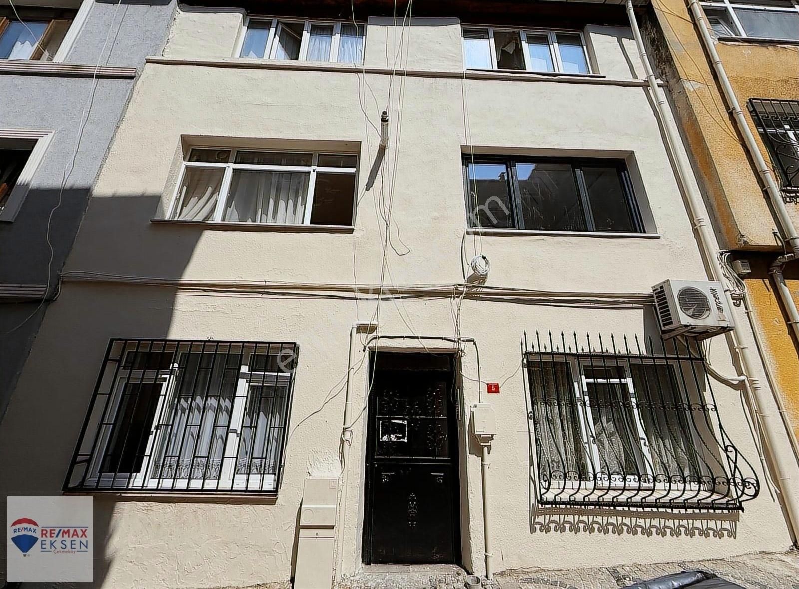 Üsküdar Valide-i Atik'te İskanlı 2+1 Satılık Daire