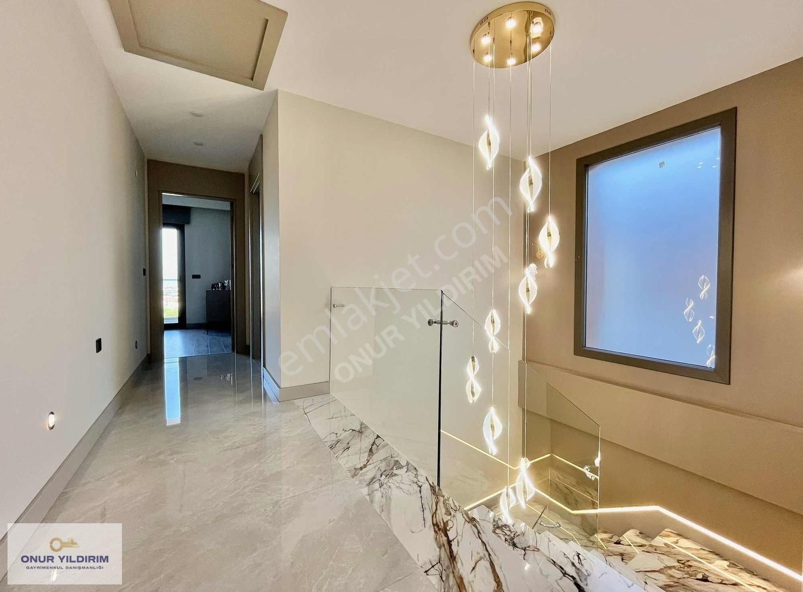 Onur Yıldırımdan Havuzlu Deniz Manzaralı Özel Tasarım 4+1 Villa - Görsel 12
