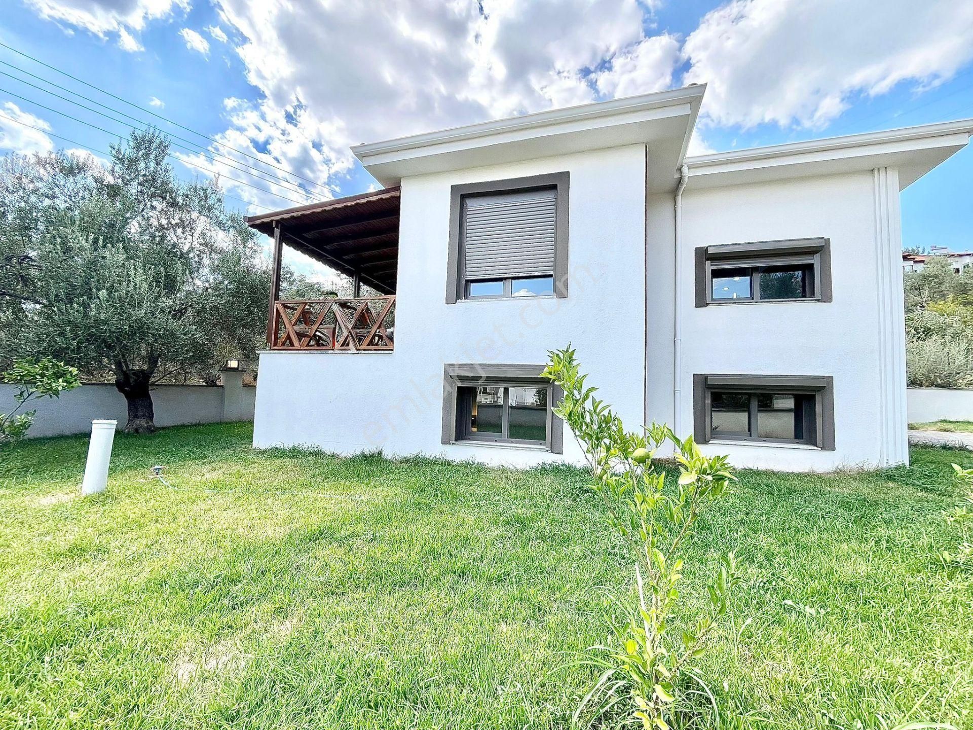 Yüksel'den Güre'de Tam Bağımsız Ultra Lux Denize 800mt 3+1 Villa