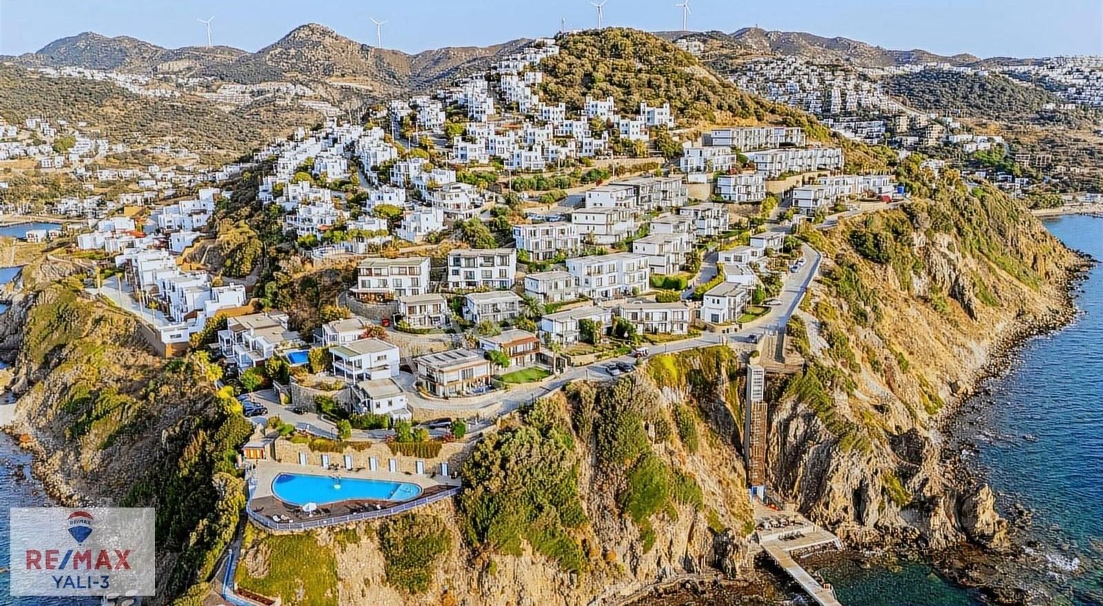 Bodrum Yalıkavak'ta Denize Sıfır Yalı Evleri'nde Dubleks Villa