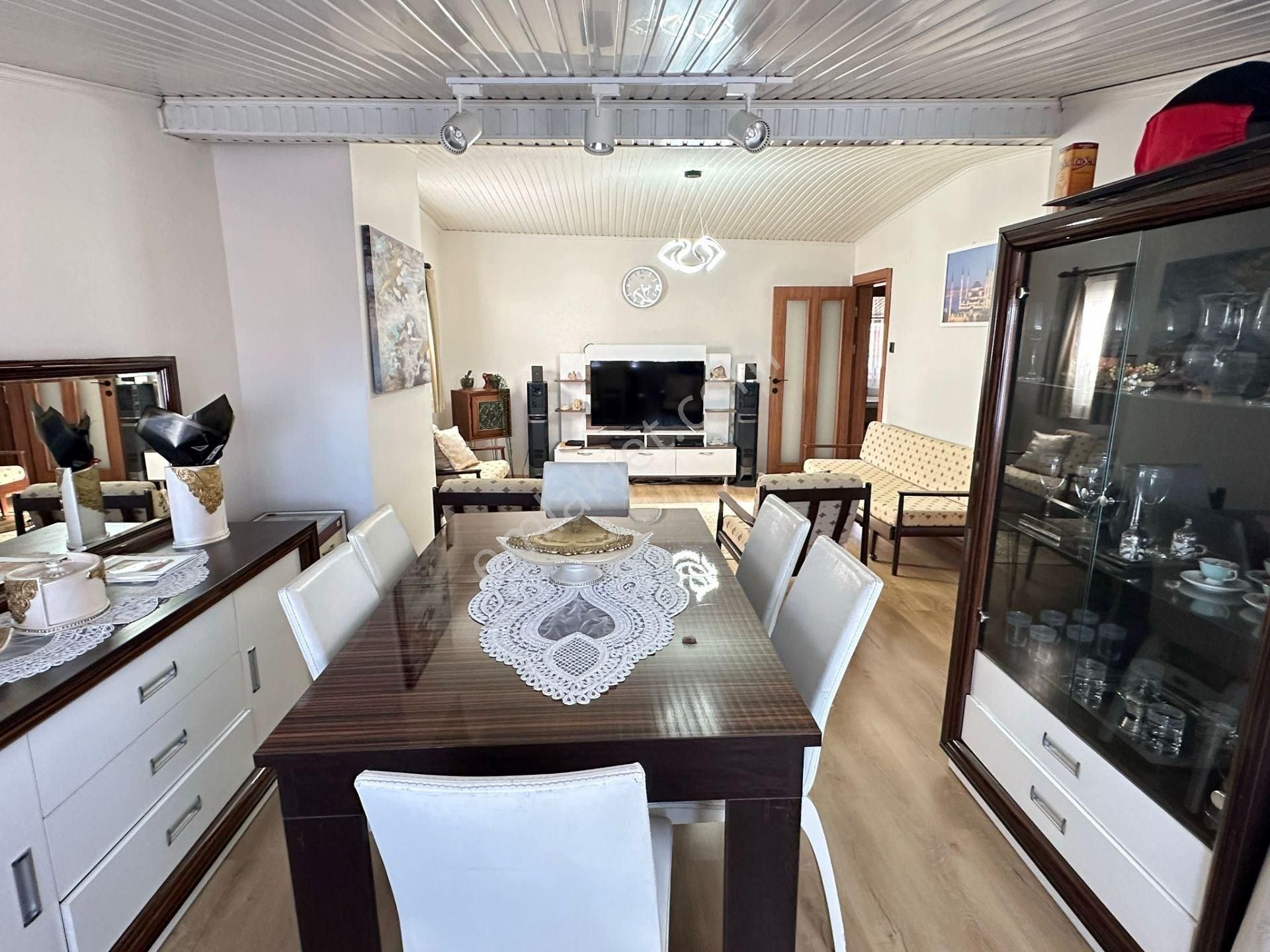 Güneşli Hürriyet Mahallesi Satılık 5+1 Daire 200 M²