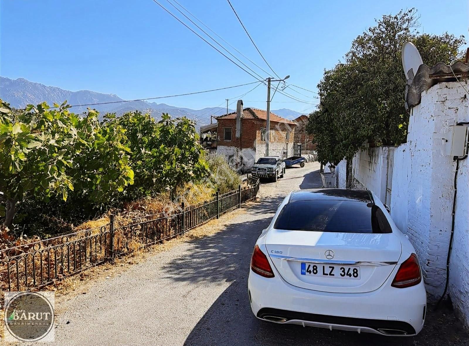 Milas Bafa'da Müstakil Bahçeli Köy Evi