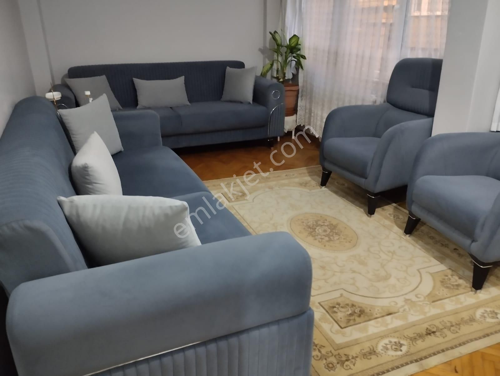 Bakırköy Y Mah Marmaraya Pazara Bir Sokak Var Sahile Yakın 95 M2 2+1kombili Balkonlu Köşe Binada