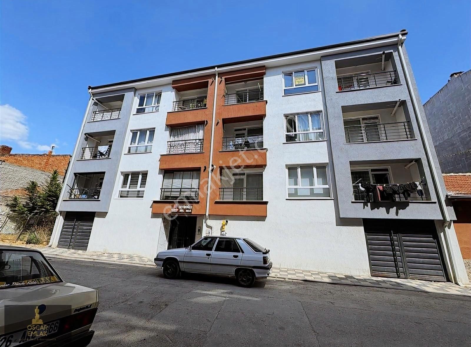 Oscar'dan Anadolu Üniversitesi İçem Kapısı Yakını Balkonlu 1+1