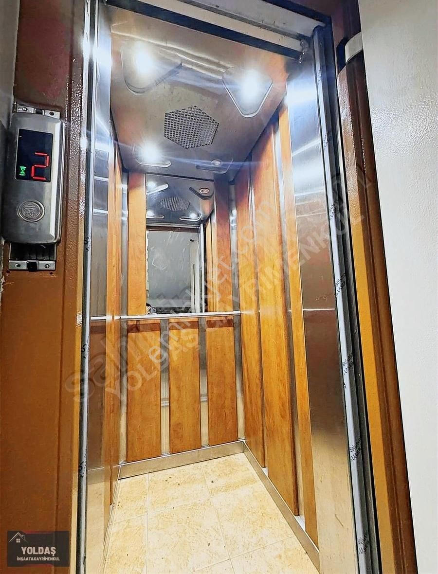 Yoldaş İnşaat'tan Kiralık 3+1 185 M2 2.kat Asansörlü Daire