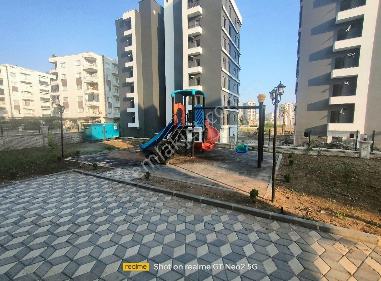 Davultepe'de Havuzlu Kiralık 1+1 Daire