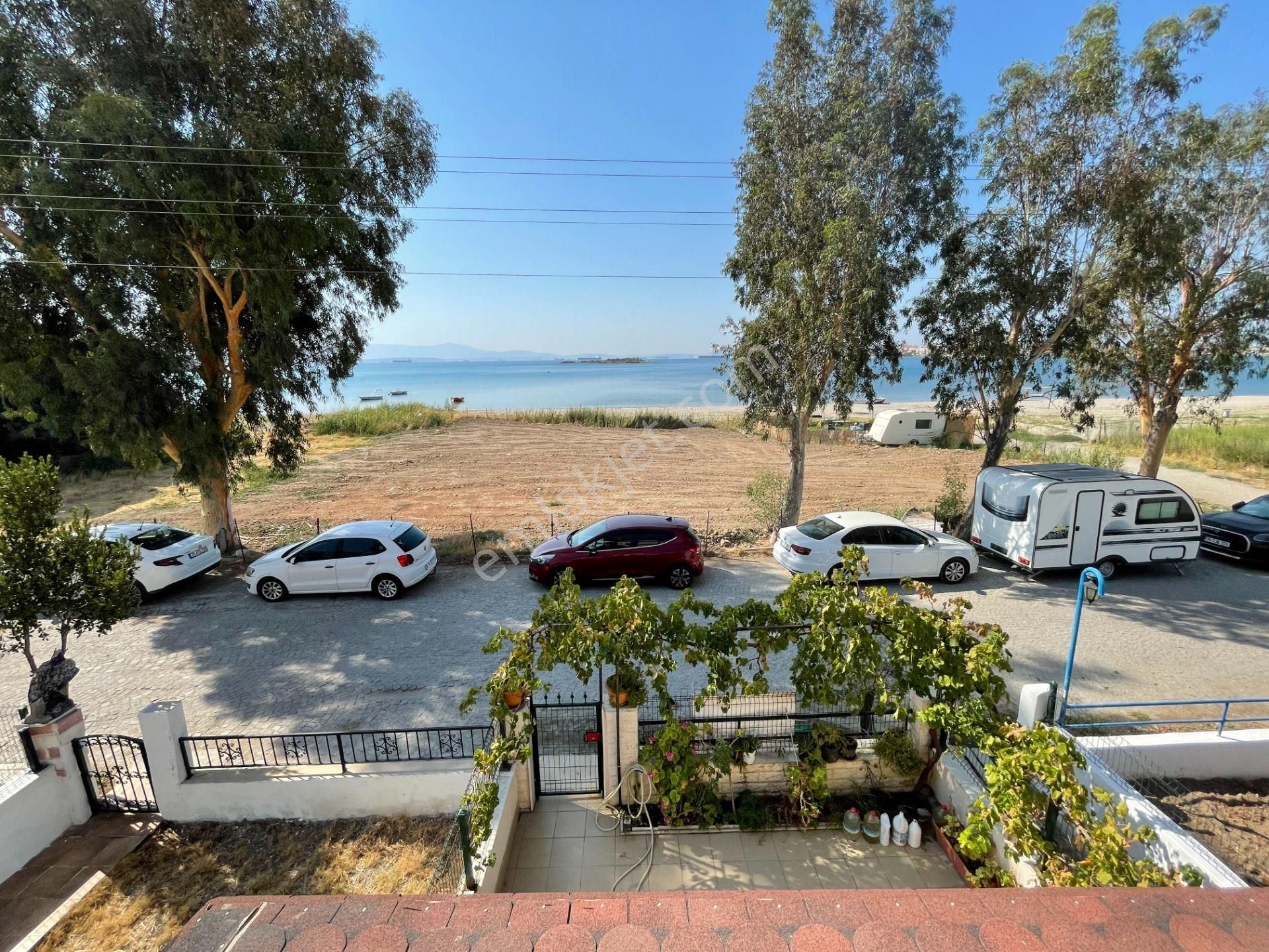 Çandarlı Deniz Manzaralı Geniş Bahçe Çift Cephe Satılık Dubleks