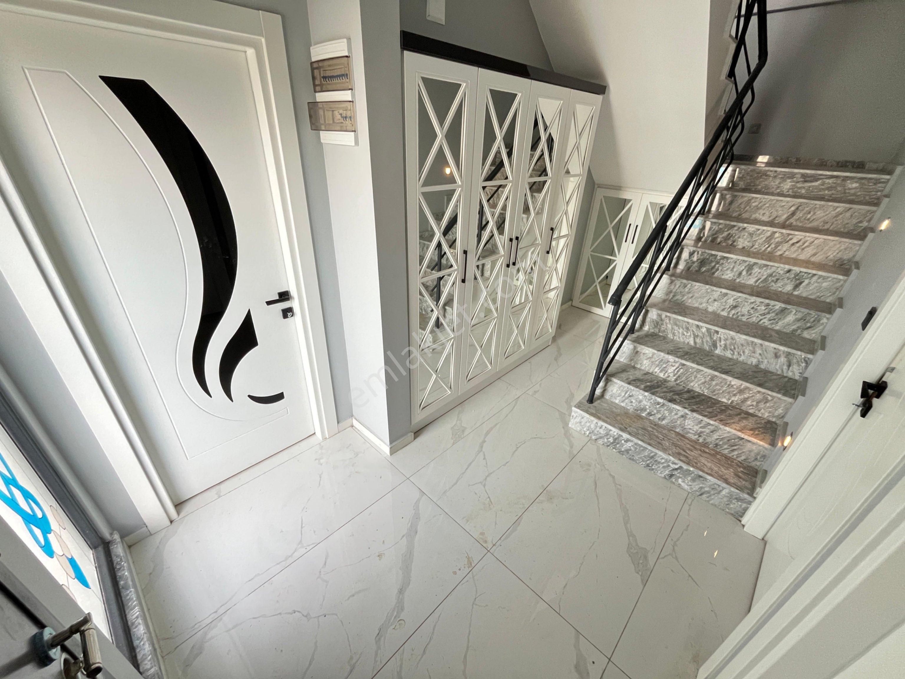 Arya'dan Güre'de Çift Teraslı Modern Mimarili Satılık 6+1 Villa - Görsel 10