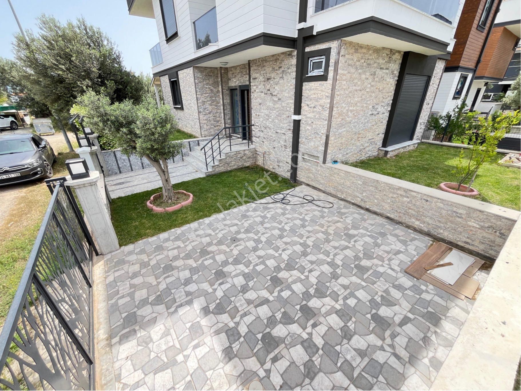 Arya'dan Güre'de Çift Teraslı Modern Mimarili Satılık 6+1 Villa - Görsel 2