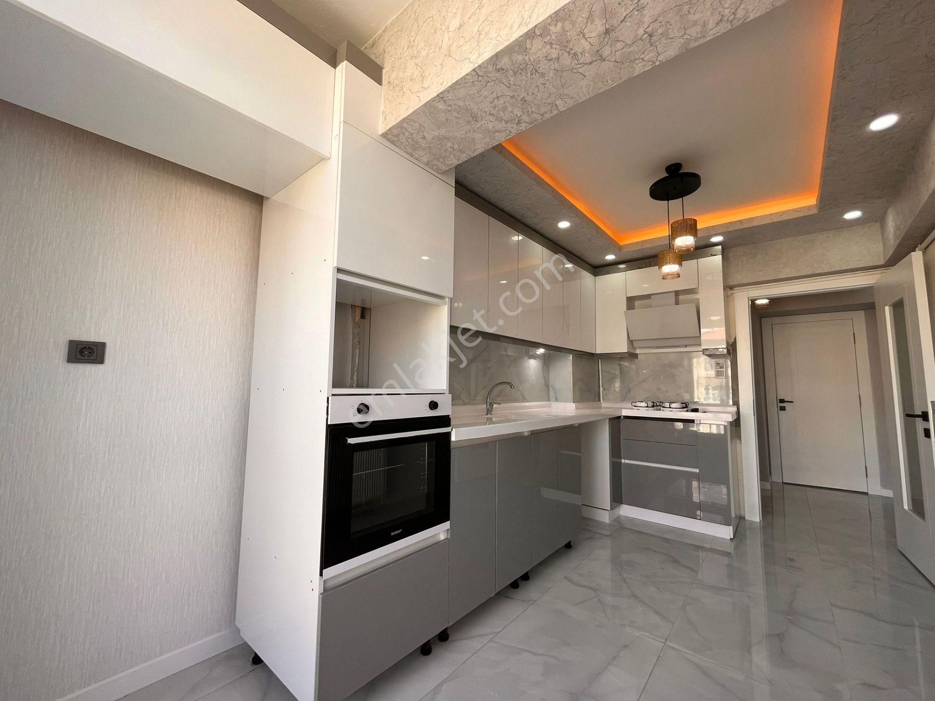 Ankara Kazançtan Osmanlı Mahallesinde Site İçerisinde 3+1 Full Yapılı Satılık Daire