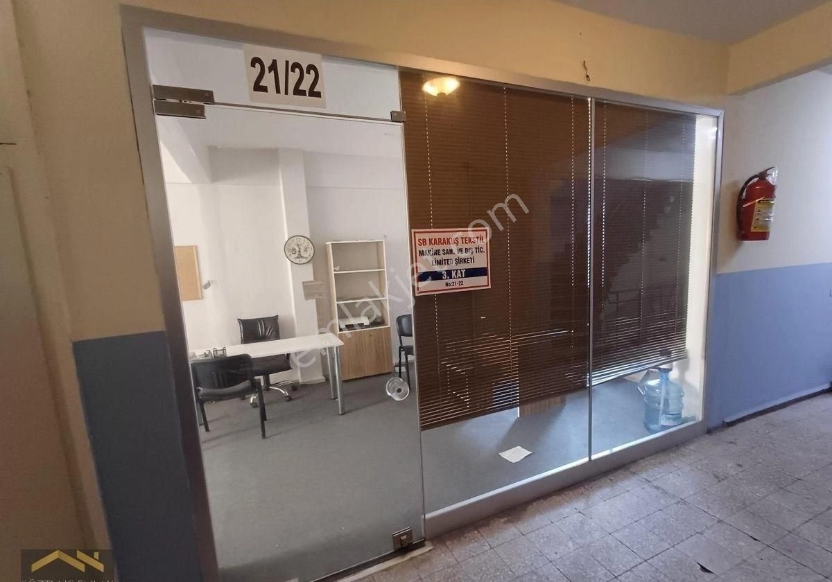 Bakırköy Merkezde Çarşının İçinde Fıratlı Pasajında 25 M2 Ofis