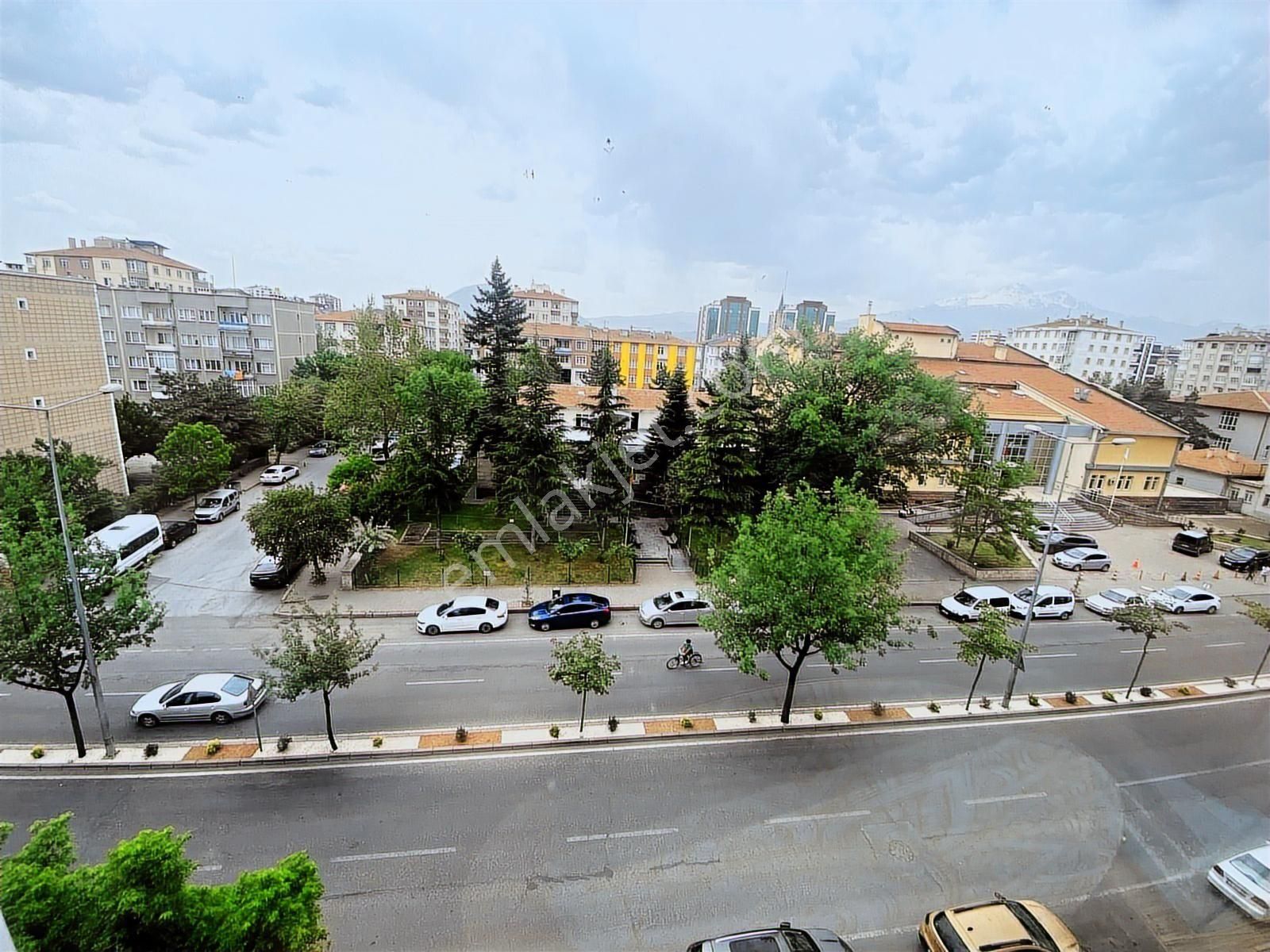 Şehir Merkezinde Kombili İçi Full Yapılı 3+1 Fırsat Dairesi