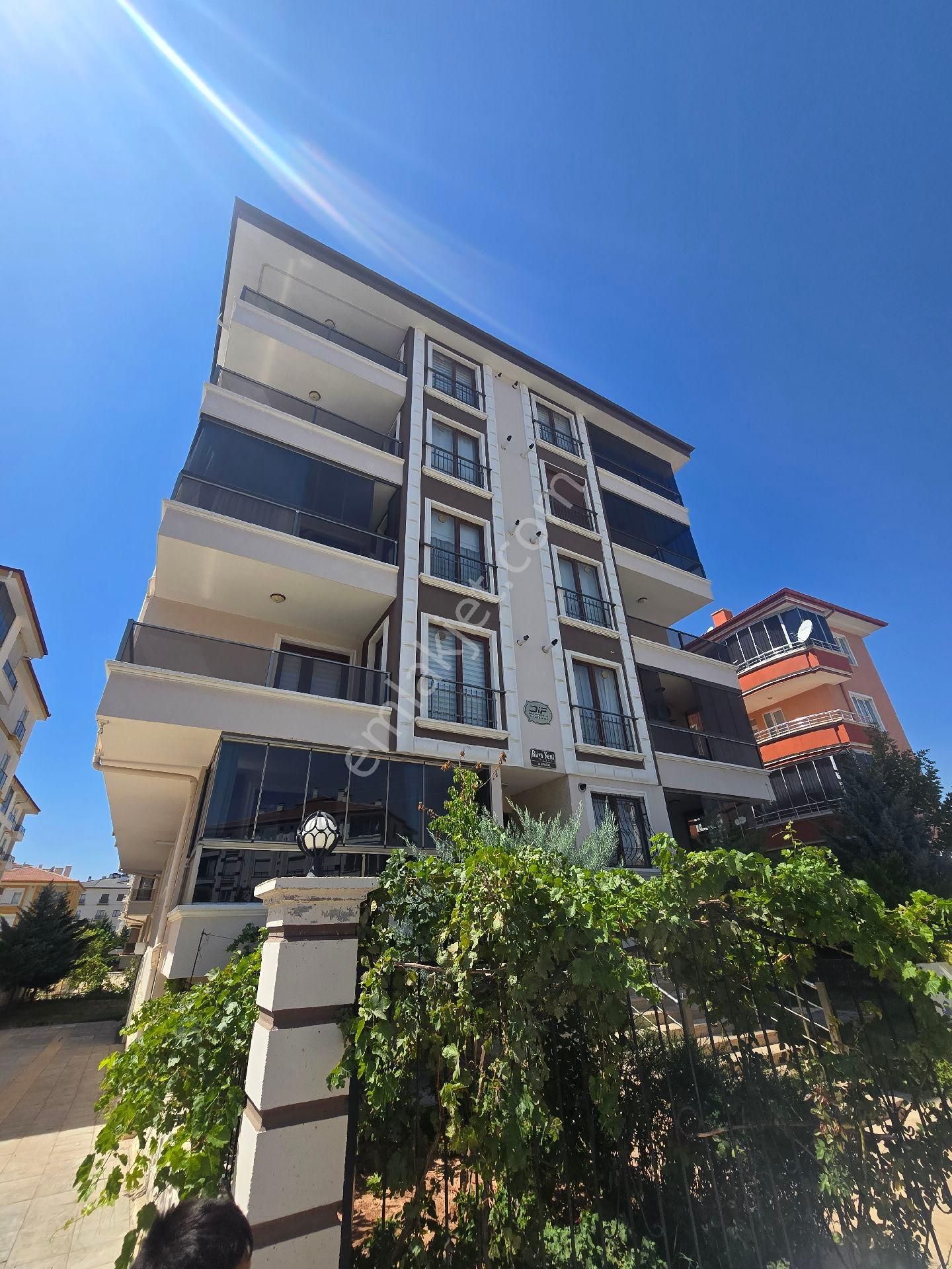 Hasasta Super Konumda 3+1 Ara Kat Cıft Balkon Genıs Ferah