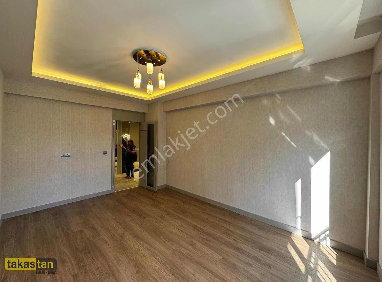 Fıstıklık Merkezi Lokasyonda Geniş Oturumlu Ultra Lüx 3+1 Daire - Görsel 5