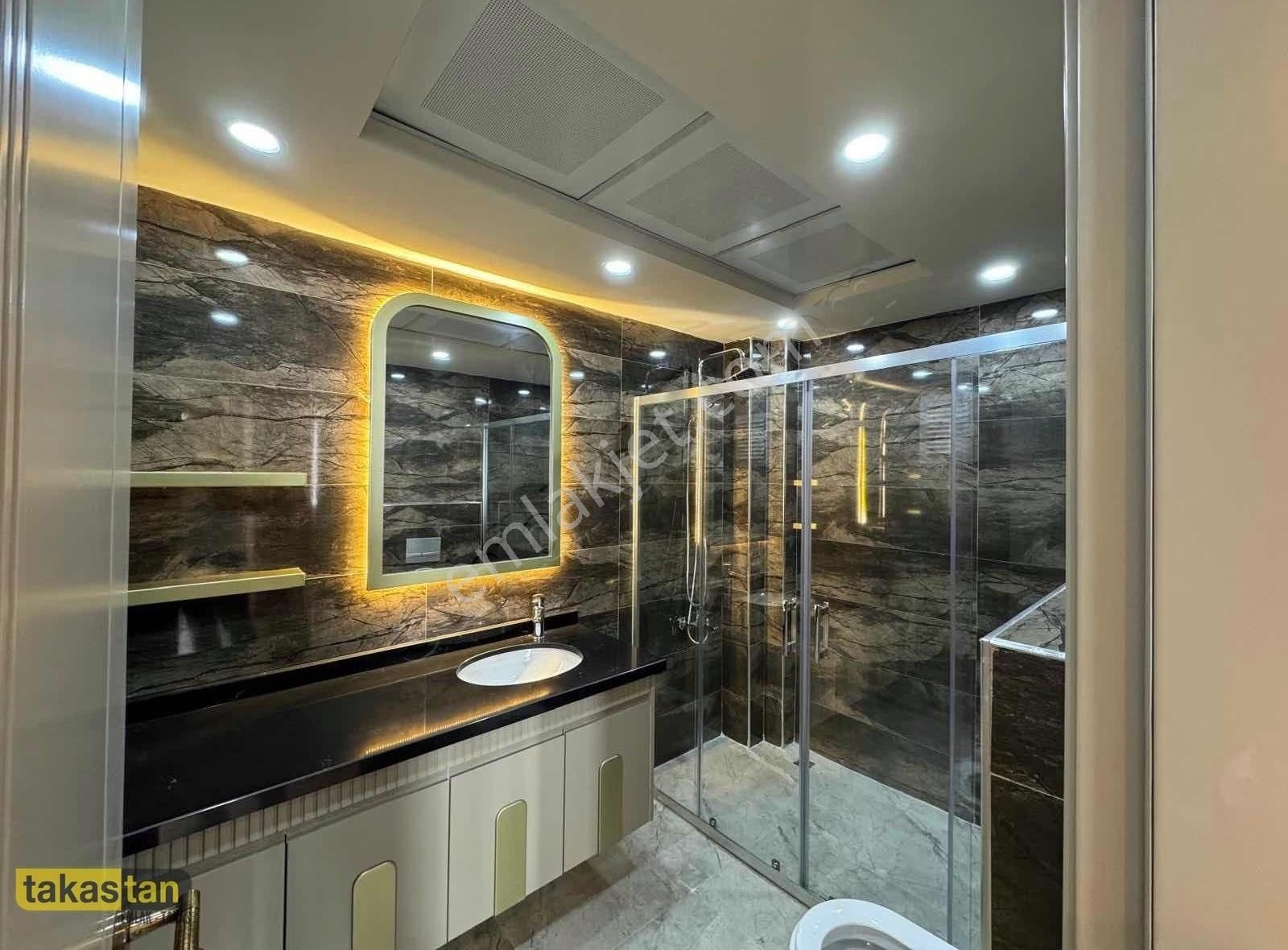 Fıstıklık Merkezi Lokasyonda Geniş Oturumlu Ultra Lüx 3+1 Daire
