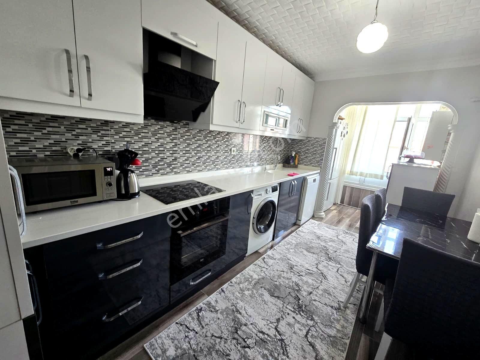Ertuğrul Gazi Mah'de Cadde Üzeri 3+1 Ön Cephe Site Dairesi