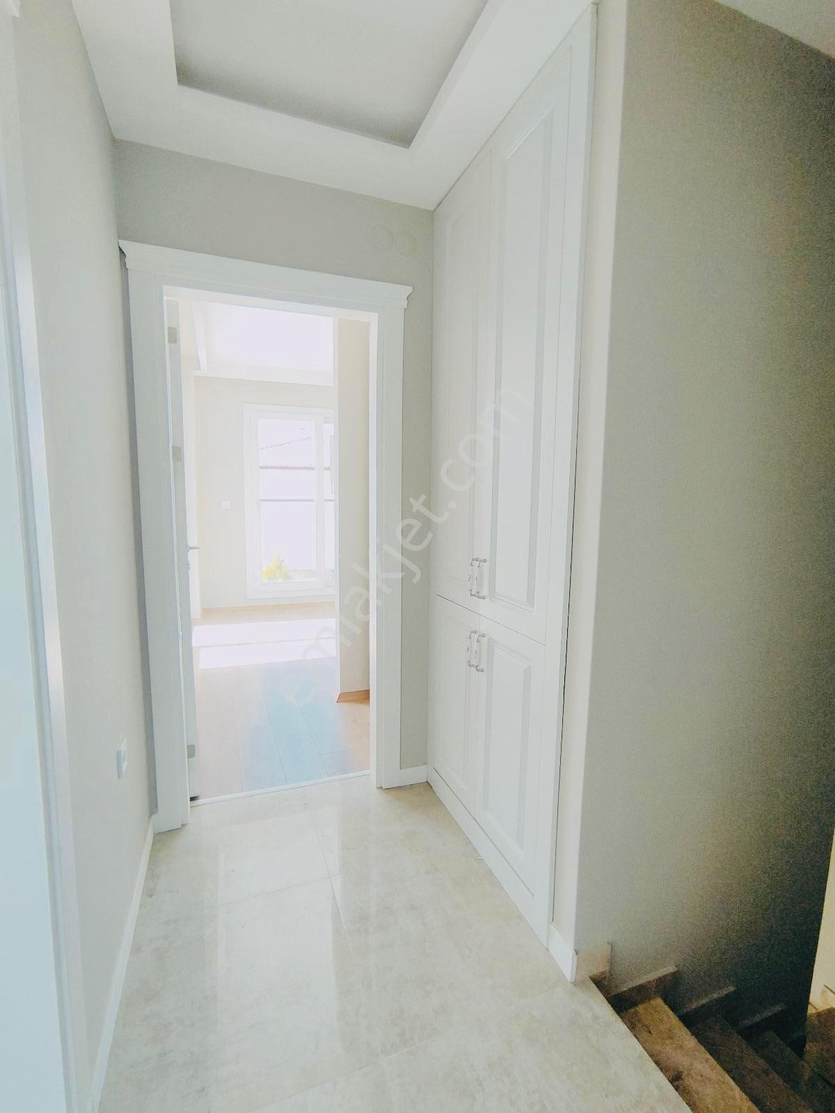 Sahil Sitelerinde Denize Yürüme Mesafesinde 3+1 Havuzlu Sitede Yazlık Villa - Görsel 2