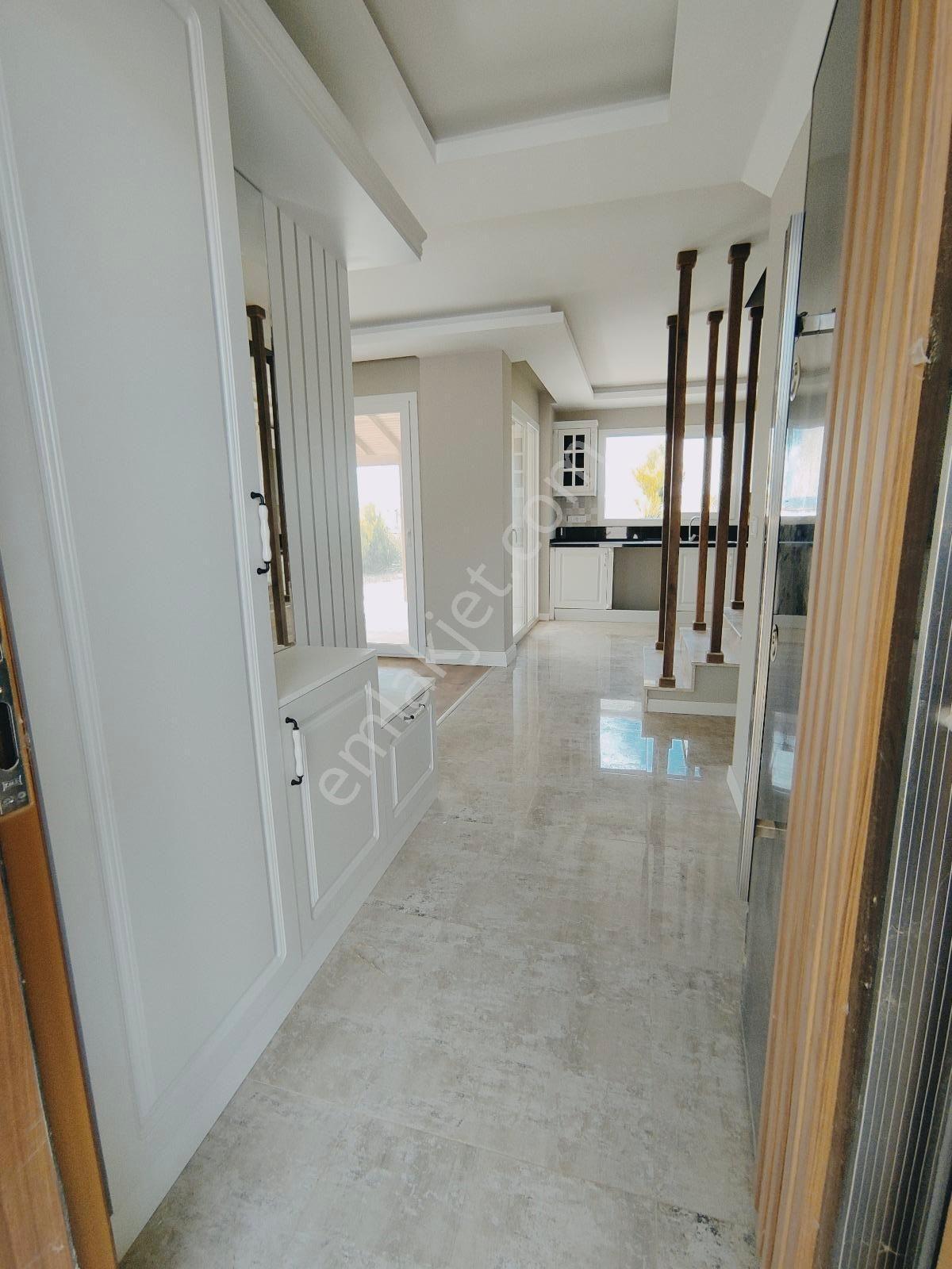 Sahil Sitelerinde Denize Yürüme Mesafesinde 3+1 Havuzlu Sitede Yazlık Villa - Görsel 22