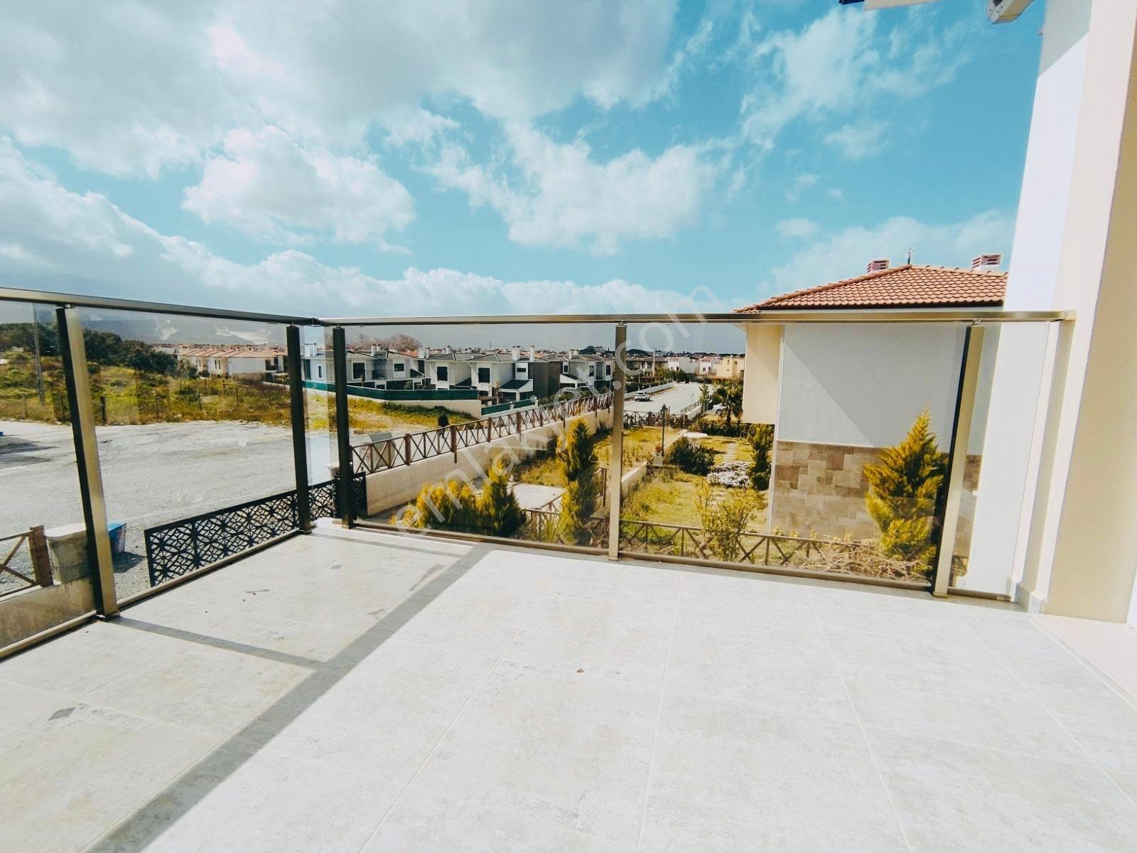 Sahil Sitelerinde Denize Yürüme Mesafesinde 3+1 Havuzlu Sitede Yazlık Villa - Görsel 14