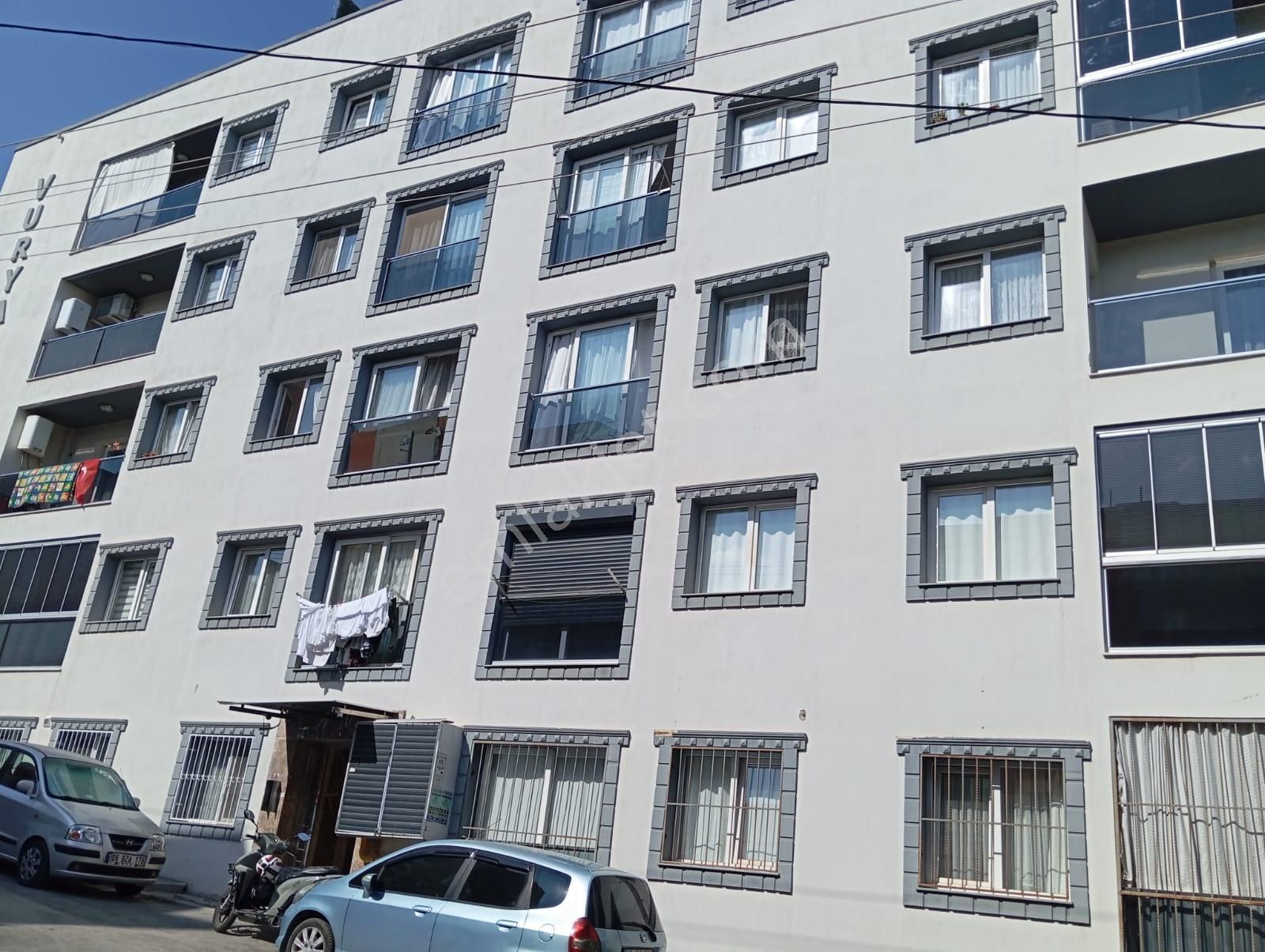 Karabağlar Bozyaka Mh .site İçinde 1+1 80 M2 Doğalğazlı Kiralık Daire.emekli Bay Bayana Uyğundur
