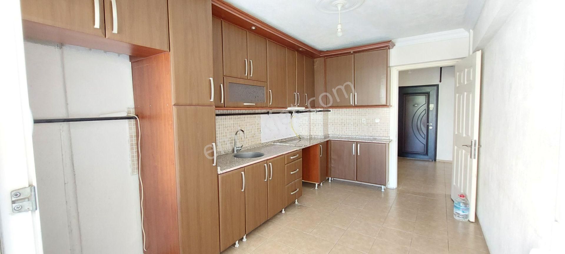 Karşıyaka Elit Sitesinde Kiralık 3+1 Boş Daire Kanıt Emlaktan