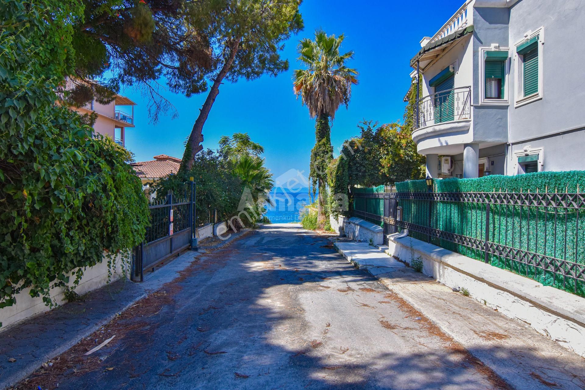 Kuşadası Yavansu Mahallesi'nde Denize 50 Metre Müstakil Arsa