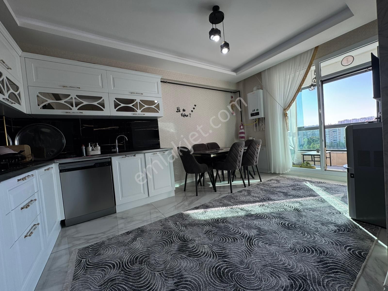 Nevroz Park Karşısında Satılık 4+1 Daire
