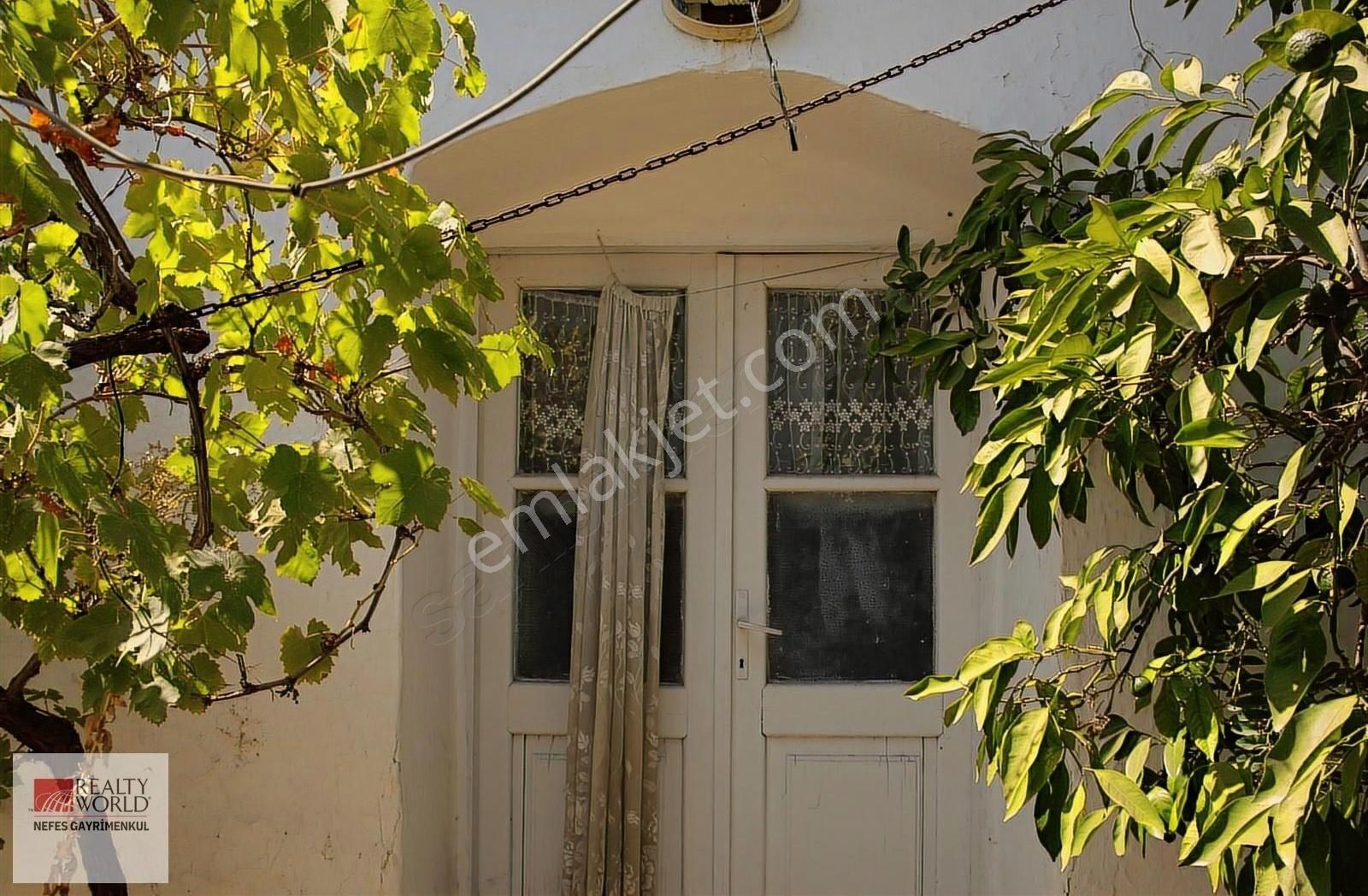 Rw Nefes'ten 572m² Arsa İçerisinde Kızıklı Mahallesinde Köy Evi