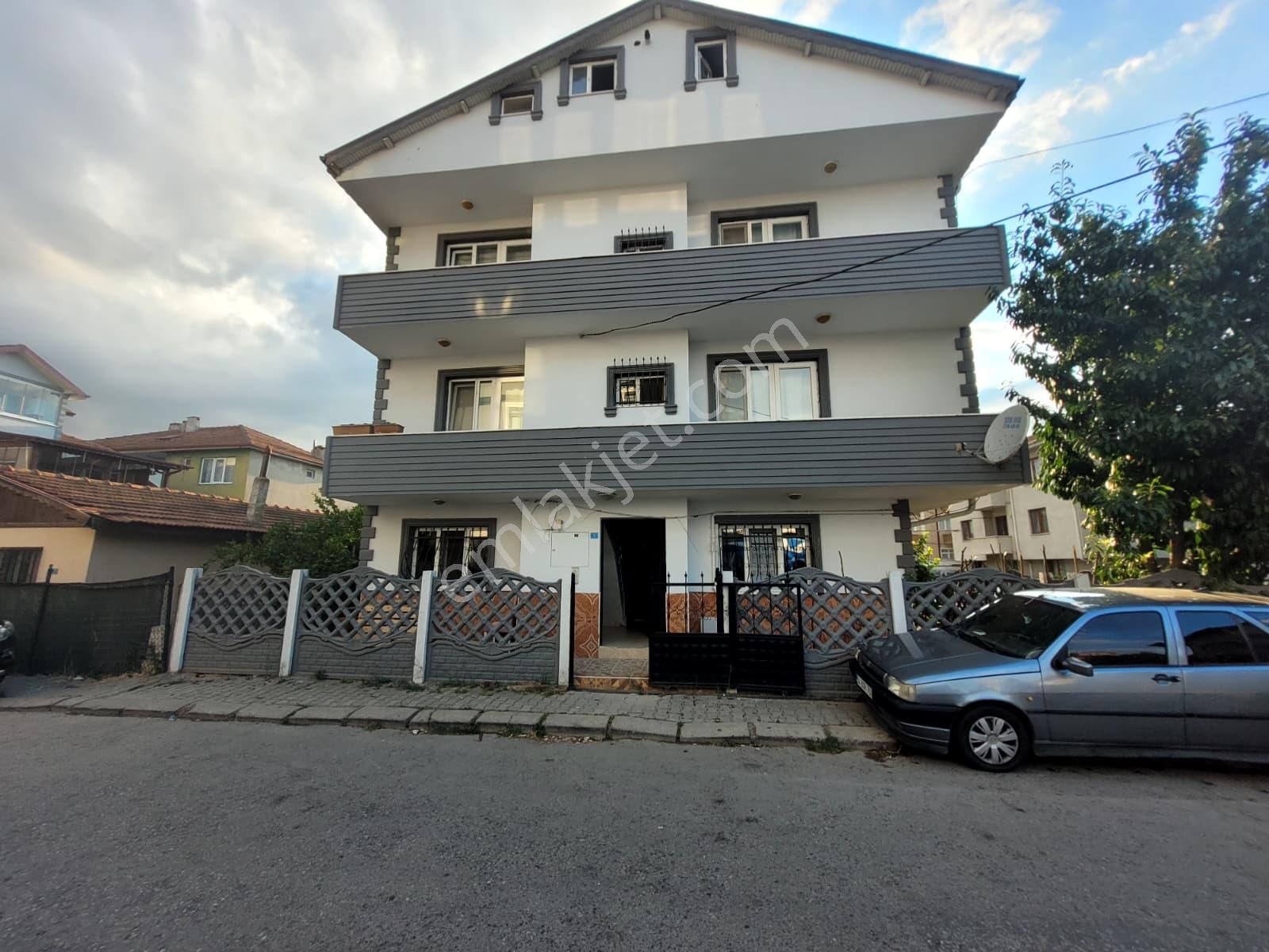 Serdivan Arabacıalanı Muhtarlığı Yanında Kiralık 2+1 Giriş Kat Daire...