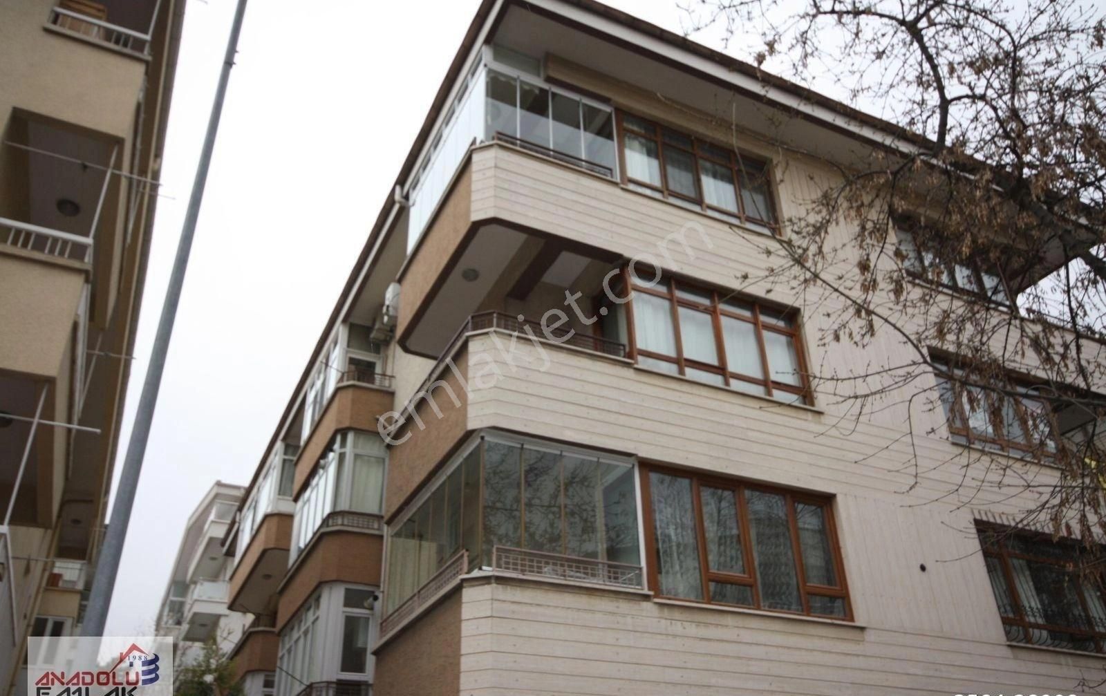 Anadoludan Bahçelievlerde 3+1 Ön Katta Boş Otoparklı