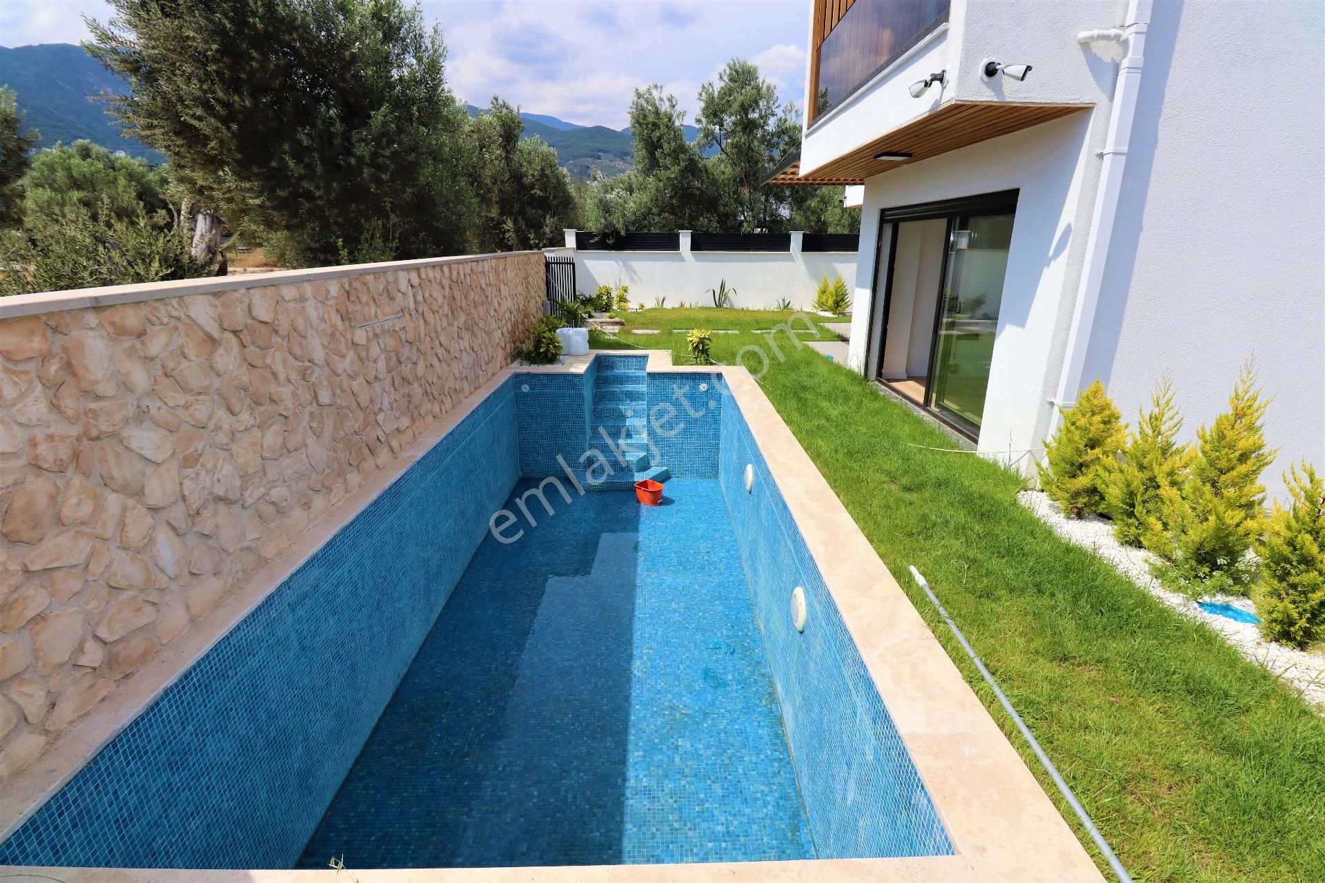 Güre'de Satılık Özel Havuızlu 5+1 Süper Lüks Villa - Görsel 9