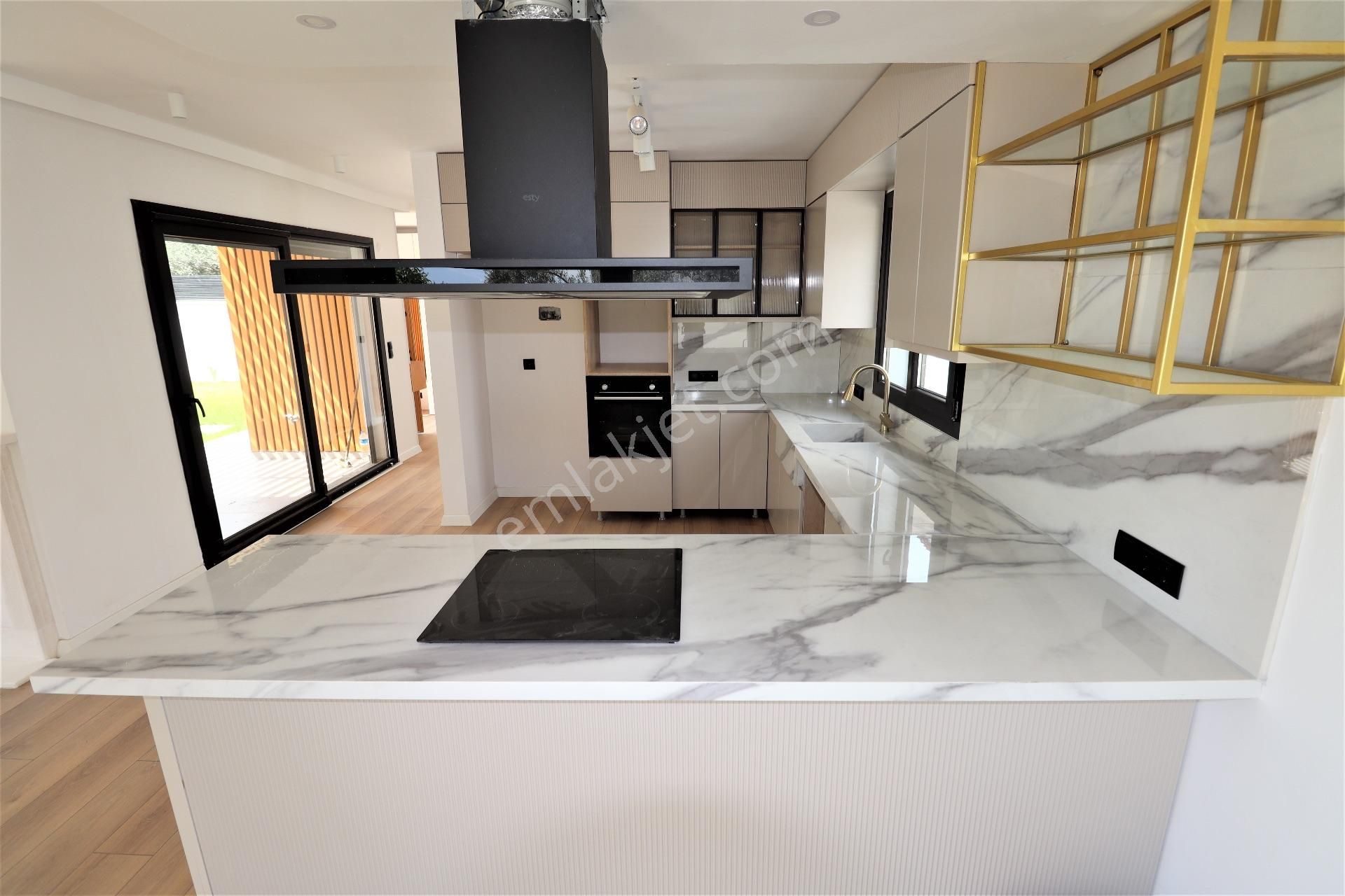 Güre'de Satılık Özel Havuızlu 5+1 Süper Lüks Villa - Görsel 14