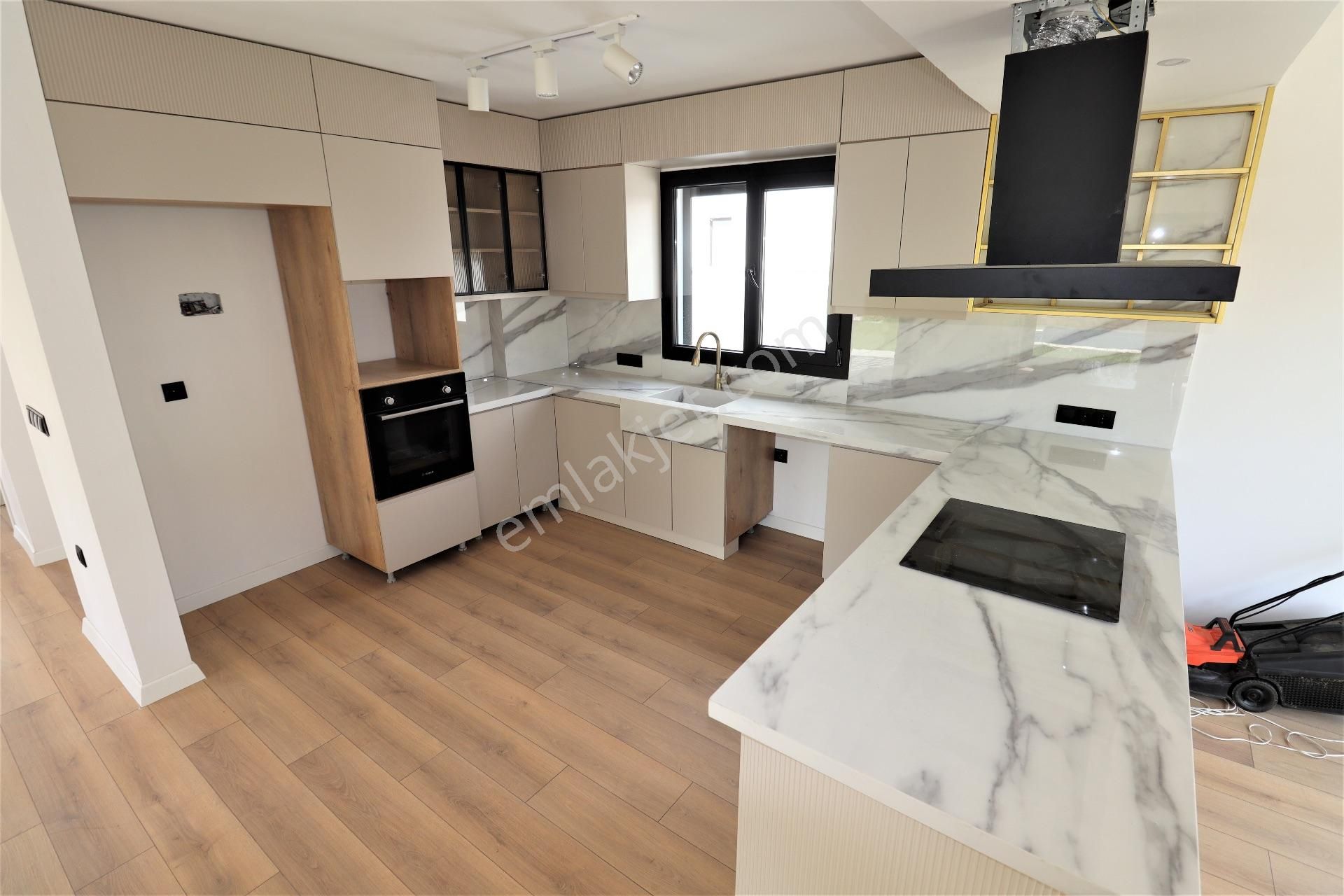 Güre'de Satılık Özel Havuızlu 5+1 Süper Lüks Villa - Görsel 13