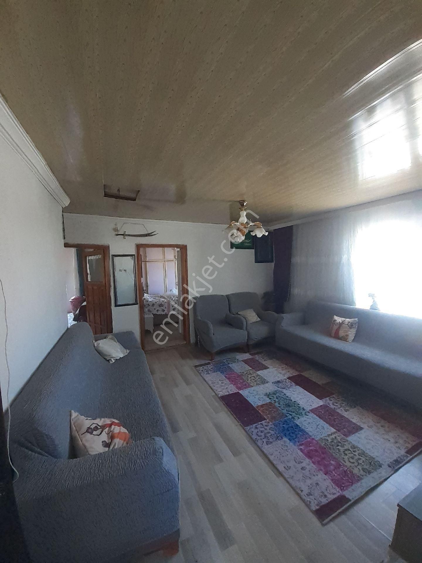 İzmir Kınık Arpaseki Köyü'nde Satılık Müstakil Bahçeli Köy Evi