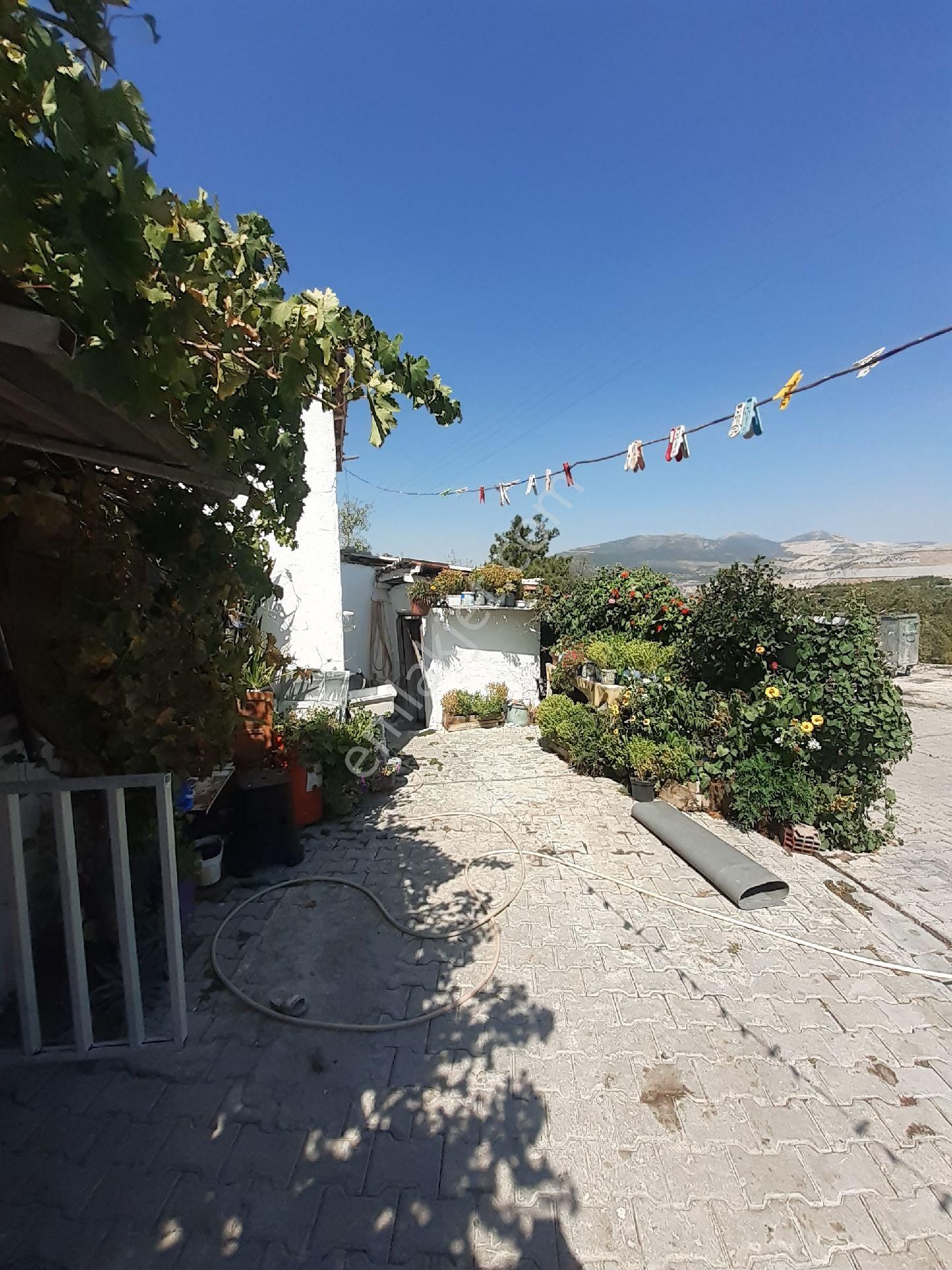 İzmir Kınık Arpaseki Köyü'nde Satılık Müstakil Bahçeli Köy Evi - Görsel 9