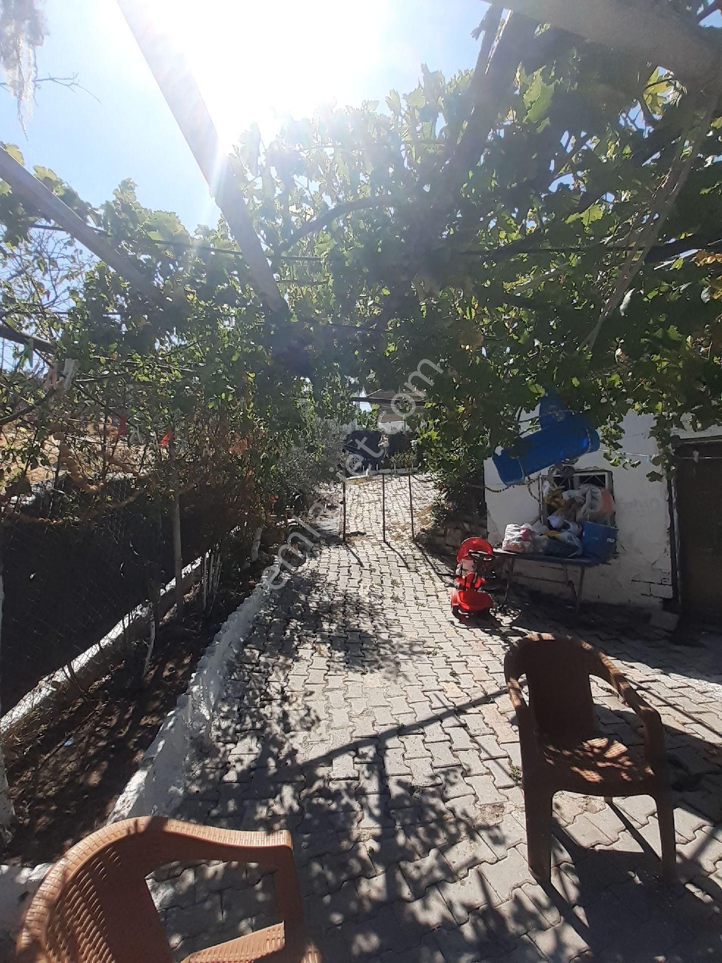 İzmir Kınık Arpaseki Köyü'nde Satılık Müstakil Bahçeli Köy Evi - Görsel 19