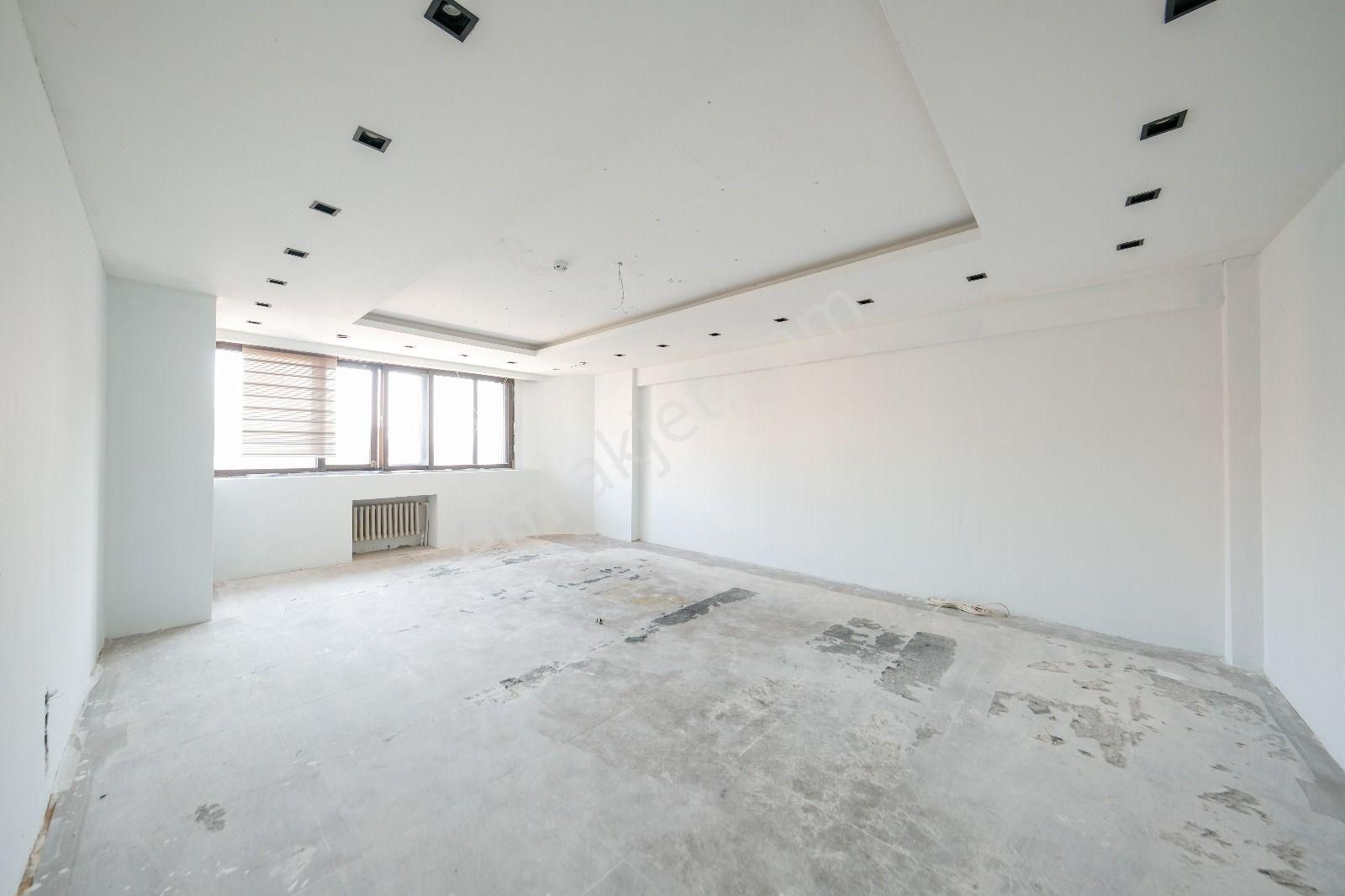 Mükemmel Konumda İşyerine Uygun Kiralık - Görsel 24