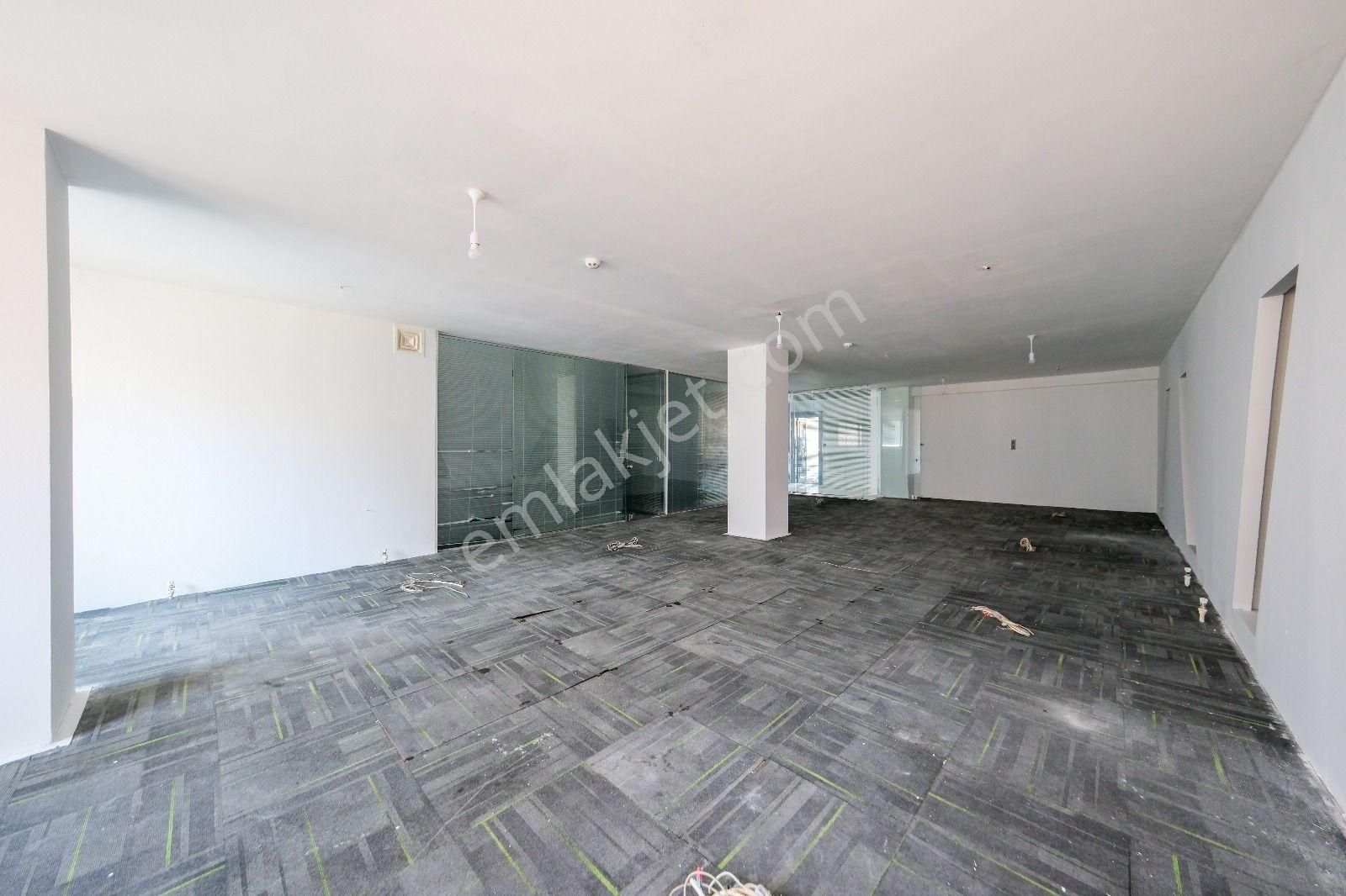 Mükemmel Konumda İşyerine Uygun Kiralık - Görsel 22