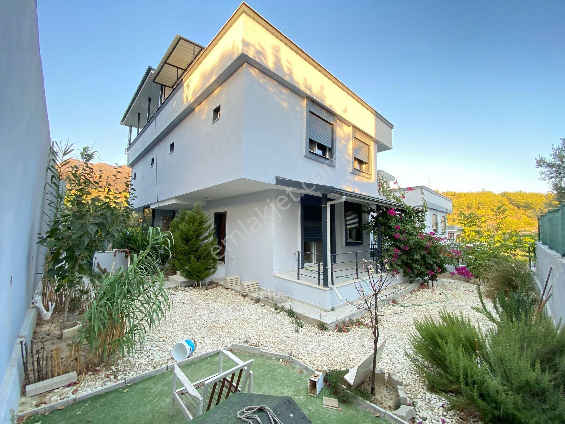Seferihisar Ürkmez De Full Deniz Kelepir Villa Bahçeli Satılık 3+1 Villa
