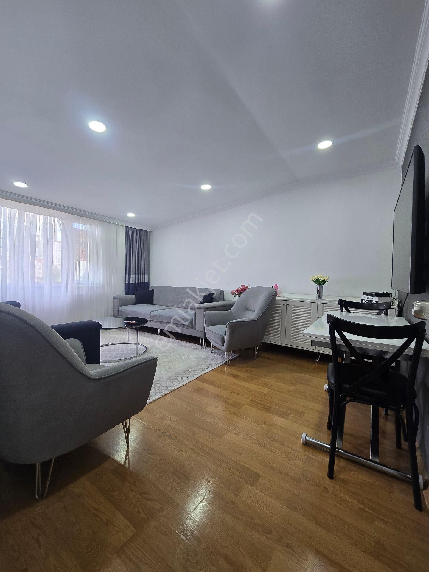 Ufuk Caddesinde Satılık 2+1 Daire