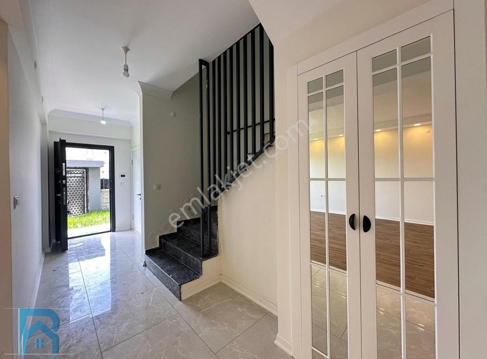 Müstakil Bahçe Birinci Sınıf İşçilik İlçe Merkezinde Villa - Görsel 35