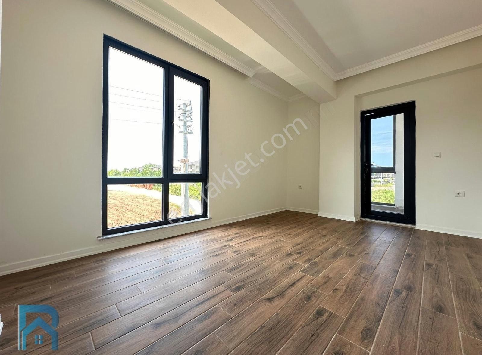 Müstakil Bahçe Birinci Sınıf İşçilik İlçe Merkezinde Villa - Görsel 6