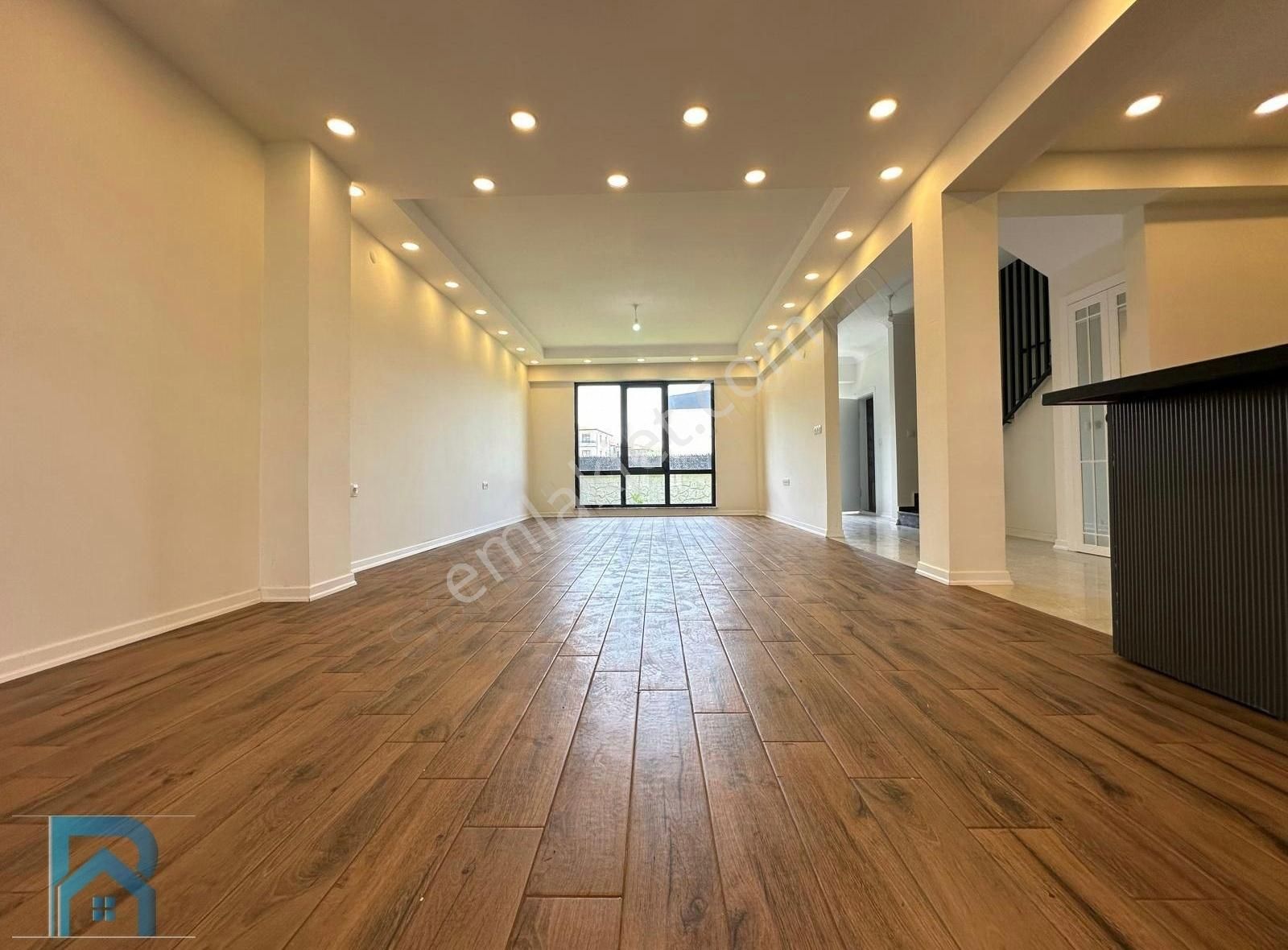 Müstakil Bahçe Birinci Sınıf İşçilik İlçe Merkezinde Villa - Görsel 32