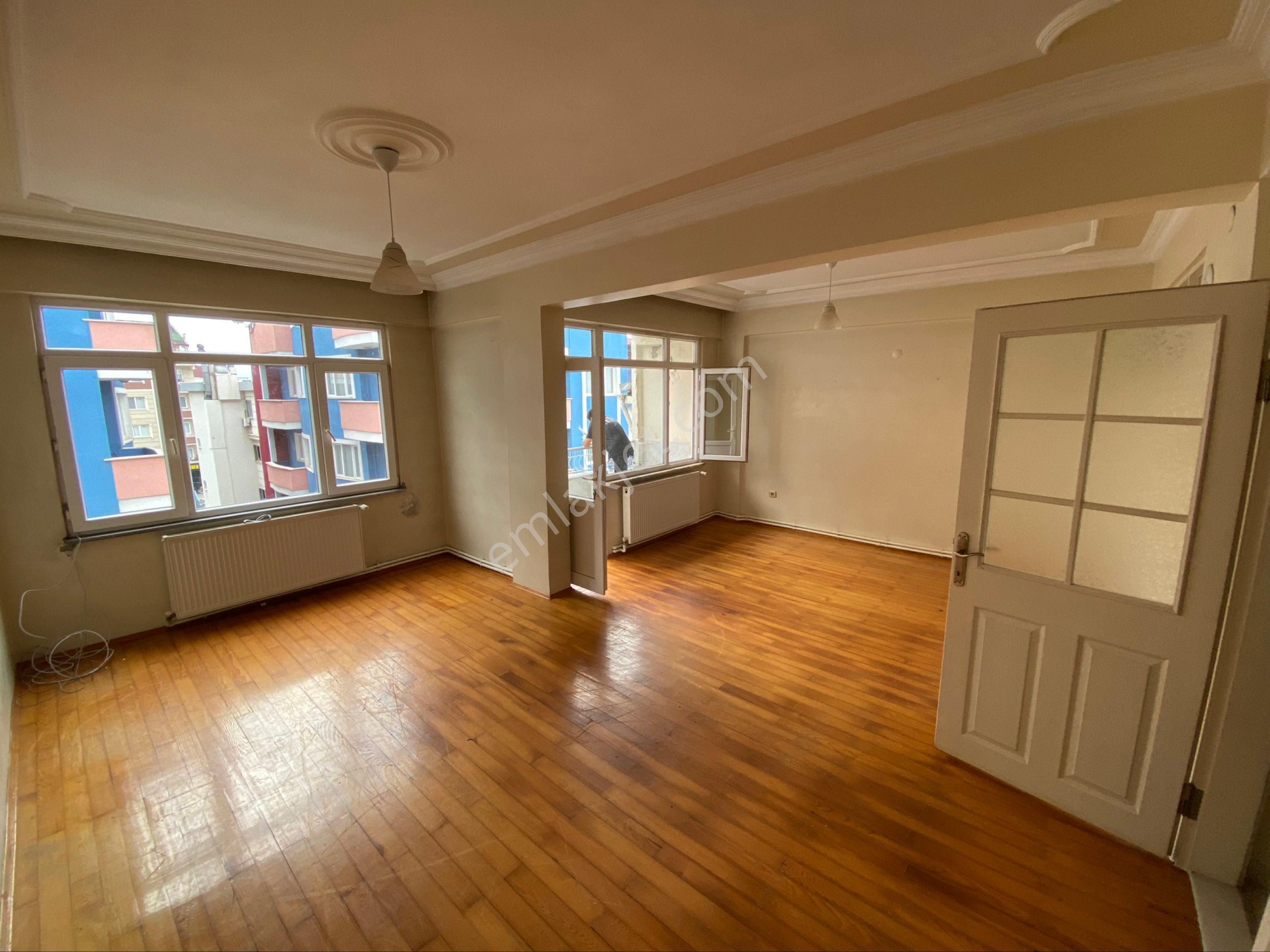 Yalı Gayrimenkul’den Merkezi Konum Geniş 2+1 Kiralık Daire
