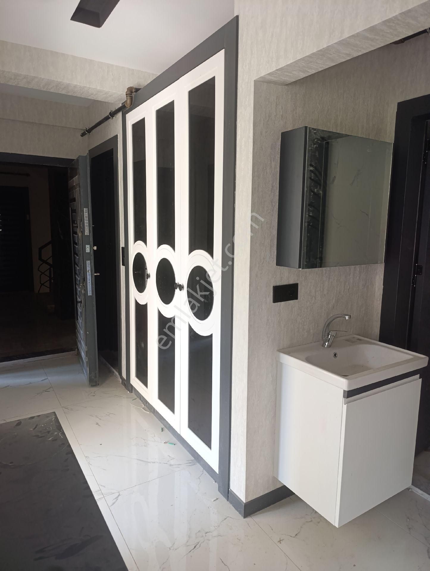 Denizli Merkezefendi Şemikler'de Satılık Lüks Daire 3 Katlı Binanın Ara Katı 2+1