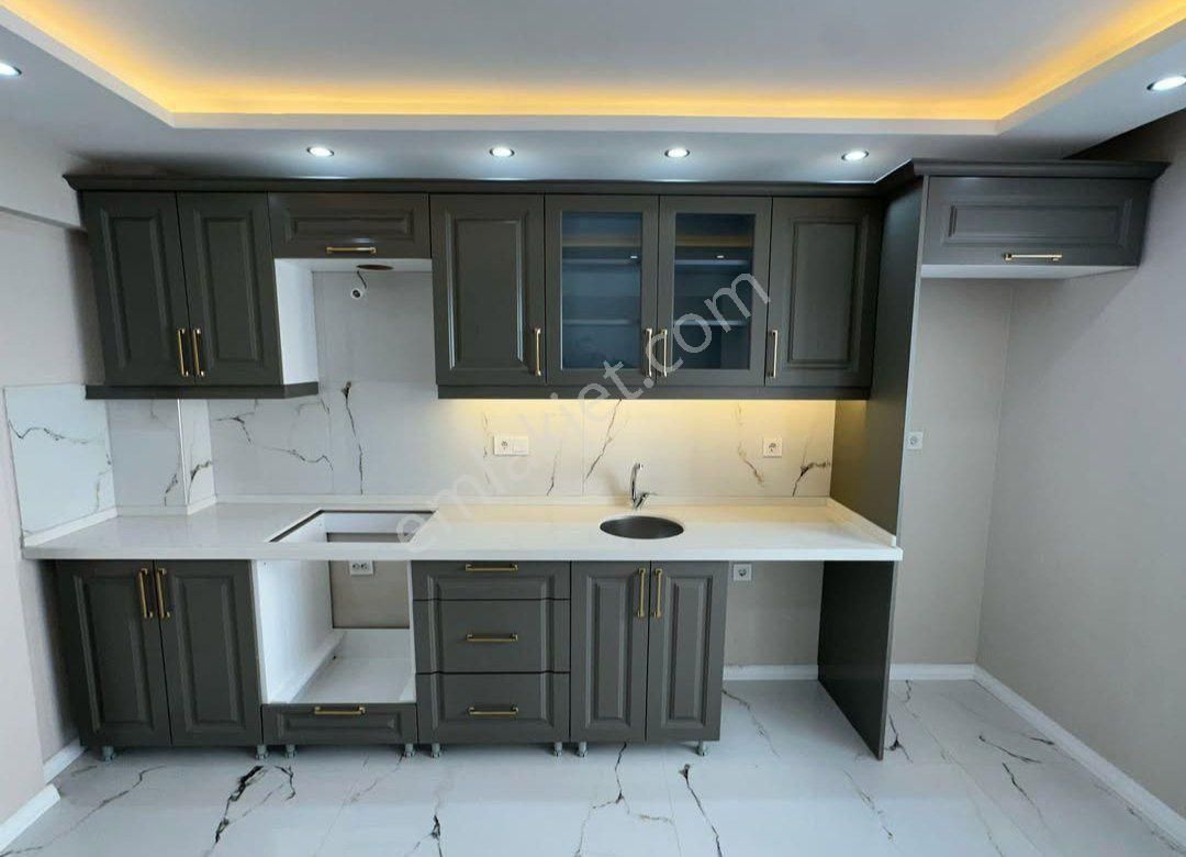 Karşıyaka Bostanlı'da 2+1 Daire (bilgi İçin Bu Numarayı O531'499'78'24 Arayın)