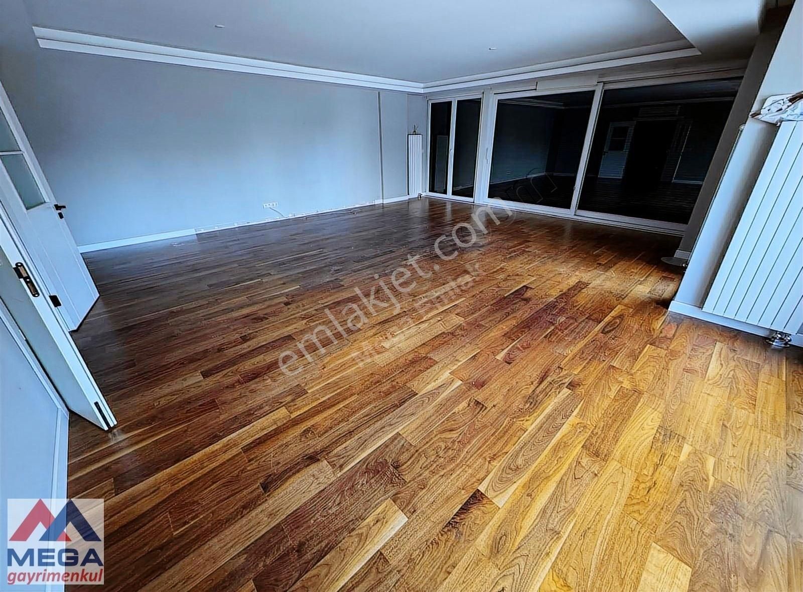 Büyük Klup Ve Sahile Yakın Satılık 4+1 - Görsel 2