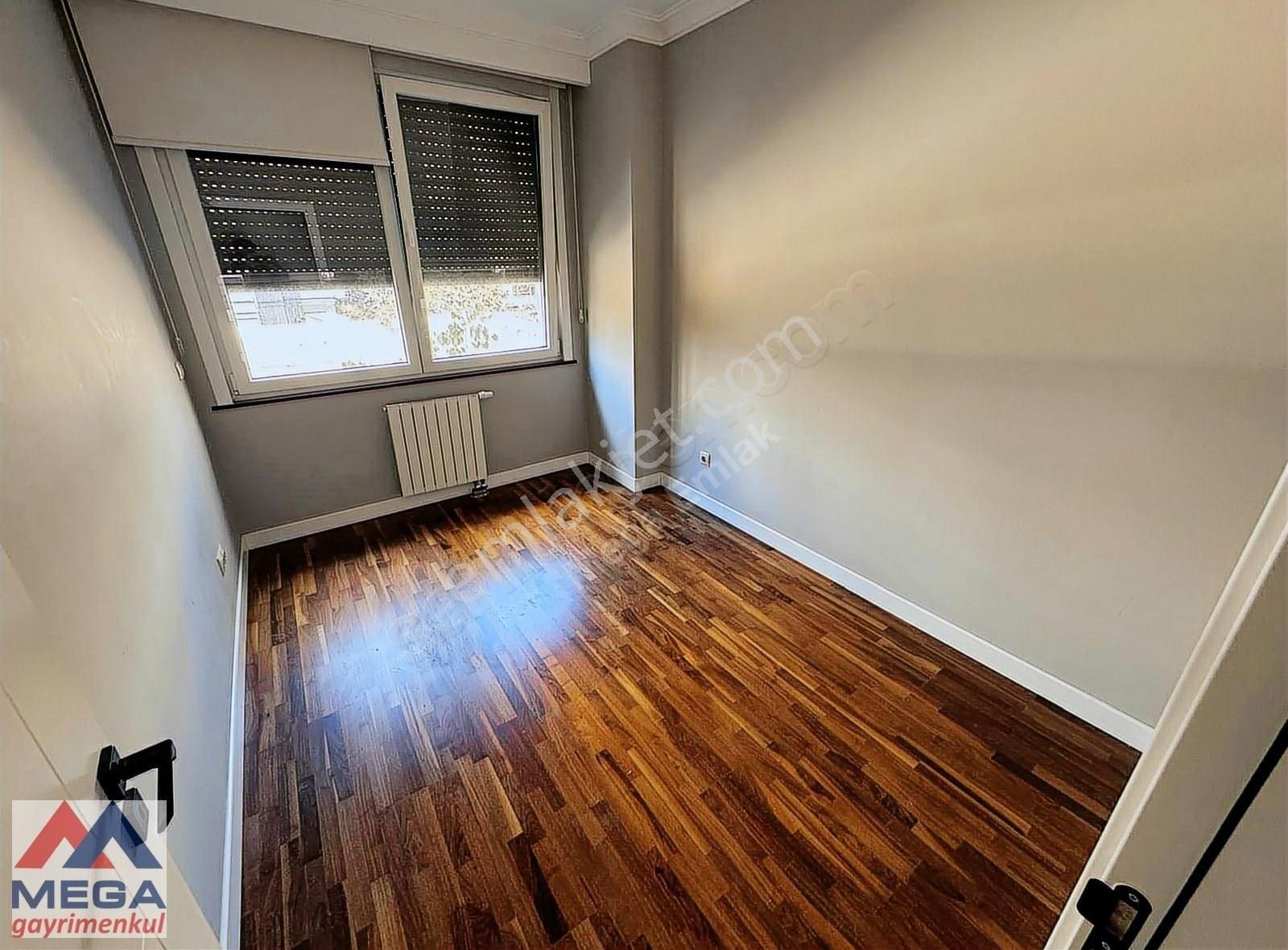 Büyük Klup Ve Sahile Yakın Satılık 4+1 - Görsel 4